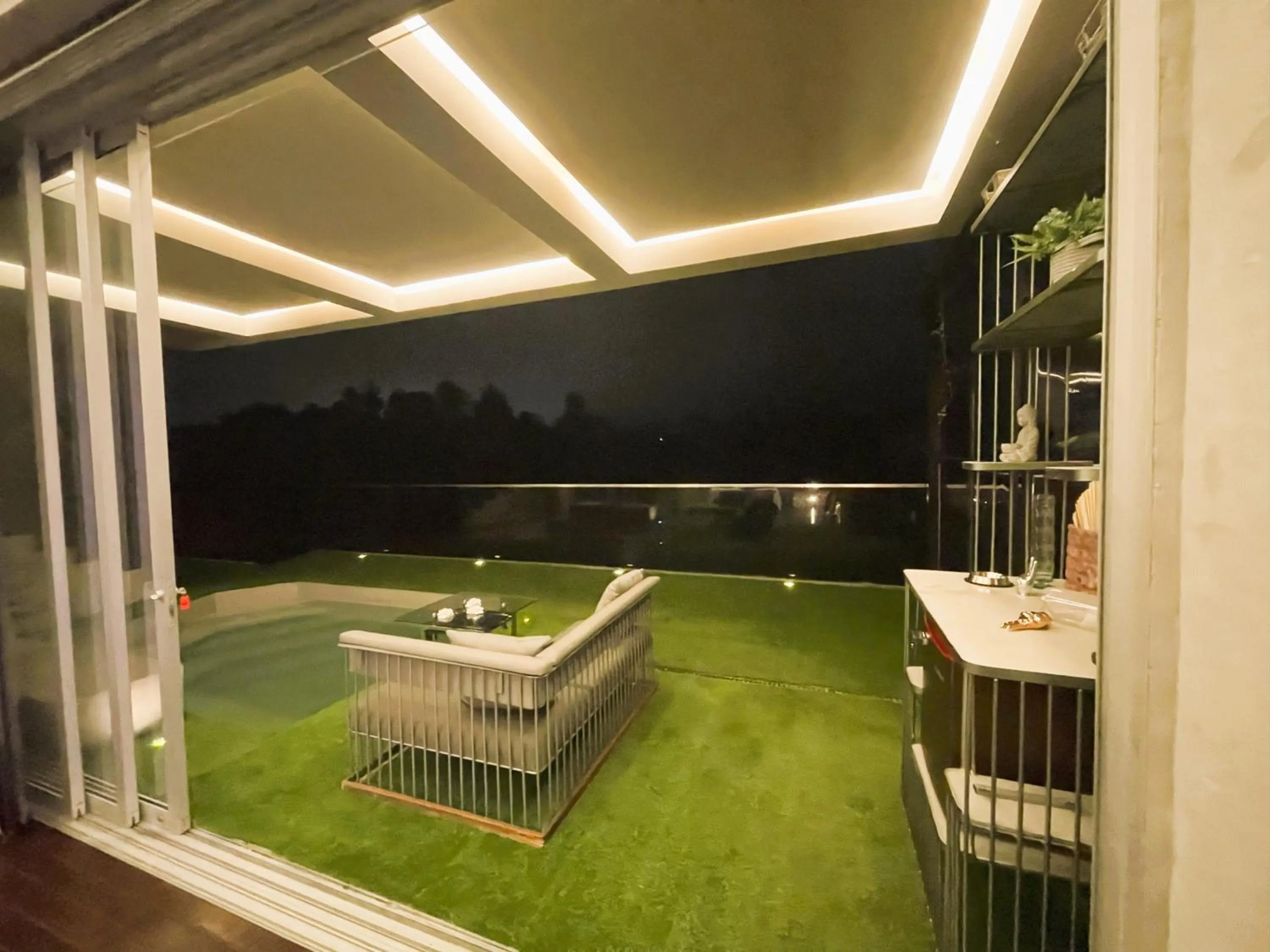 Bedroom in EleMYNT LifeStyle Hotel