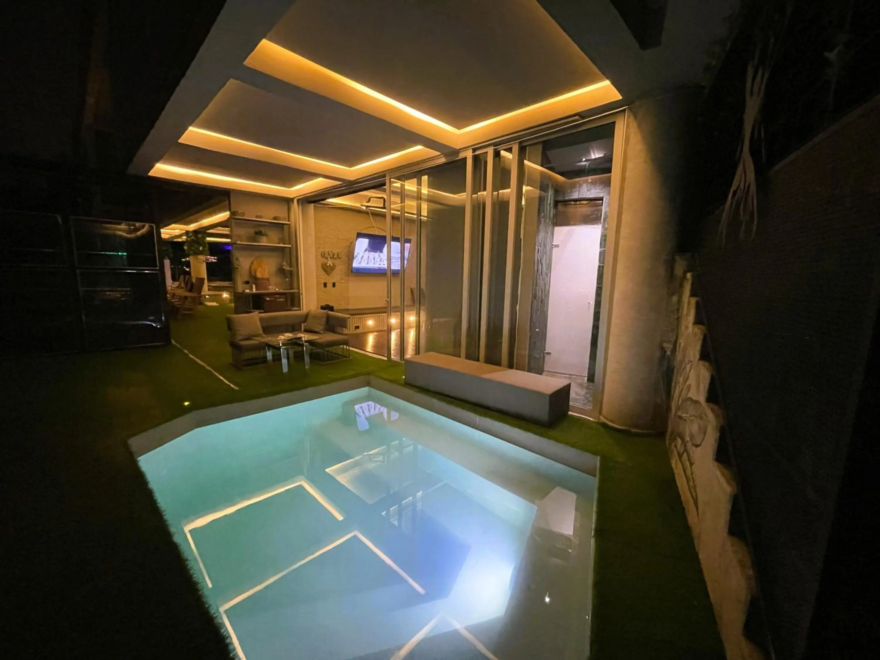 Swimming pool in EleMYNT LifeStyle Hotel