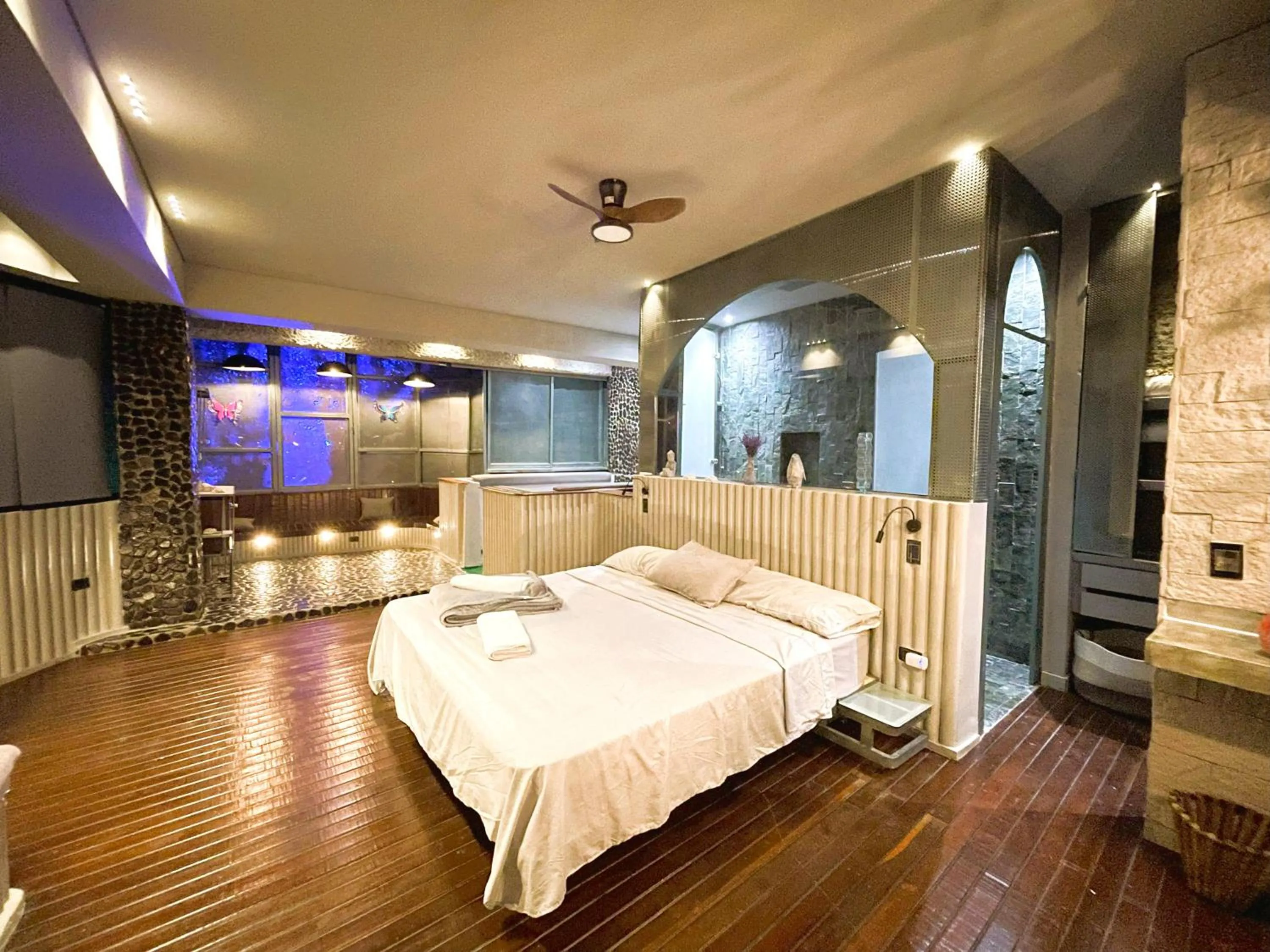 Bedroom in EleMYNT LifeStyle Hotel