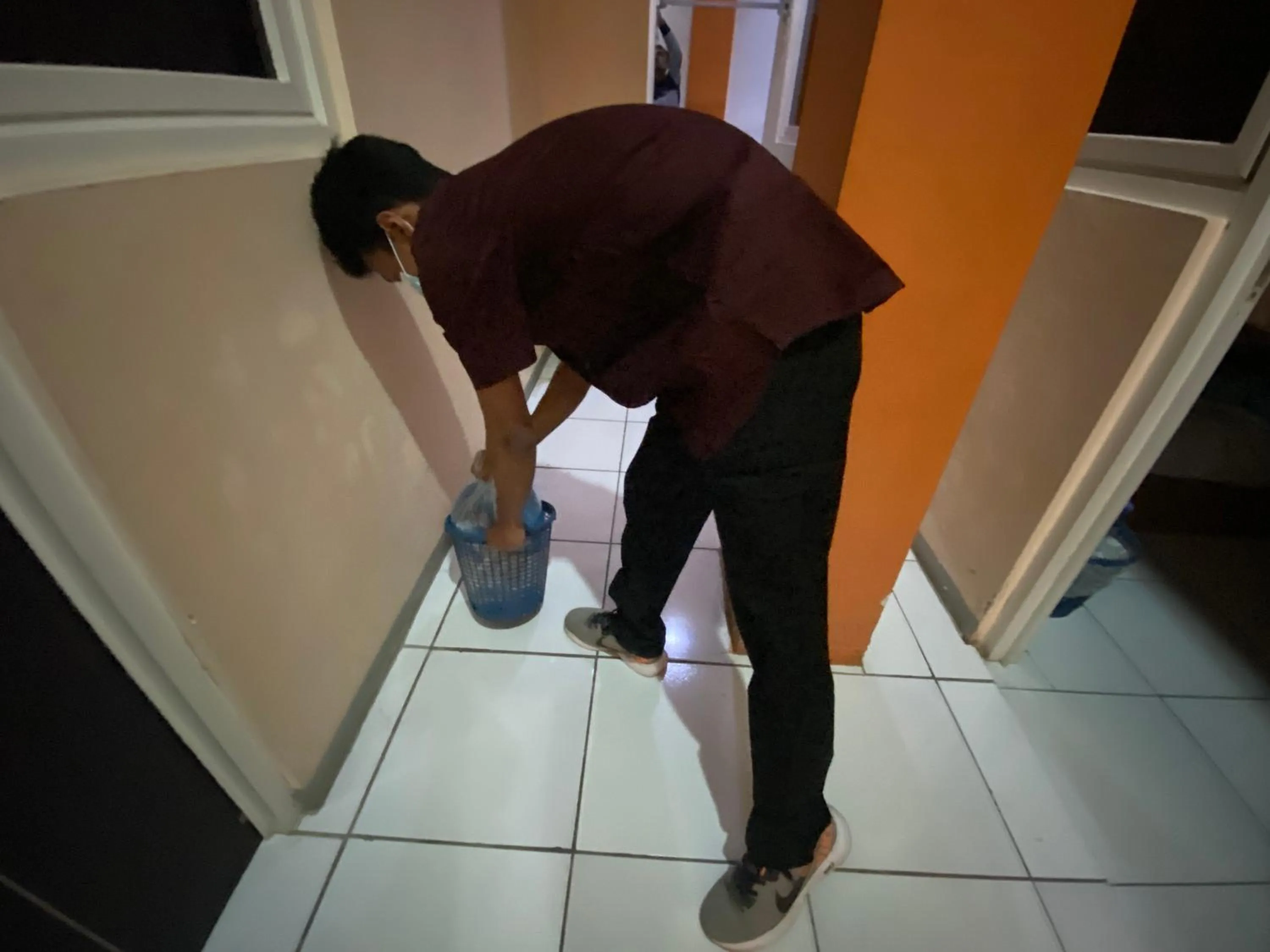 Staff in RedDoorz At Kartini Residence Semarang