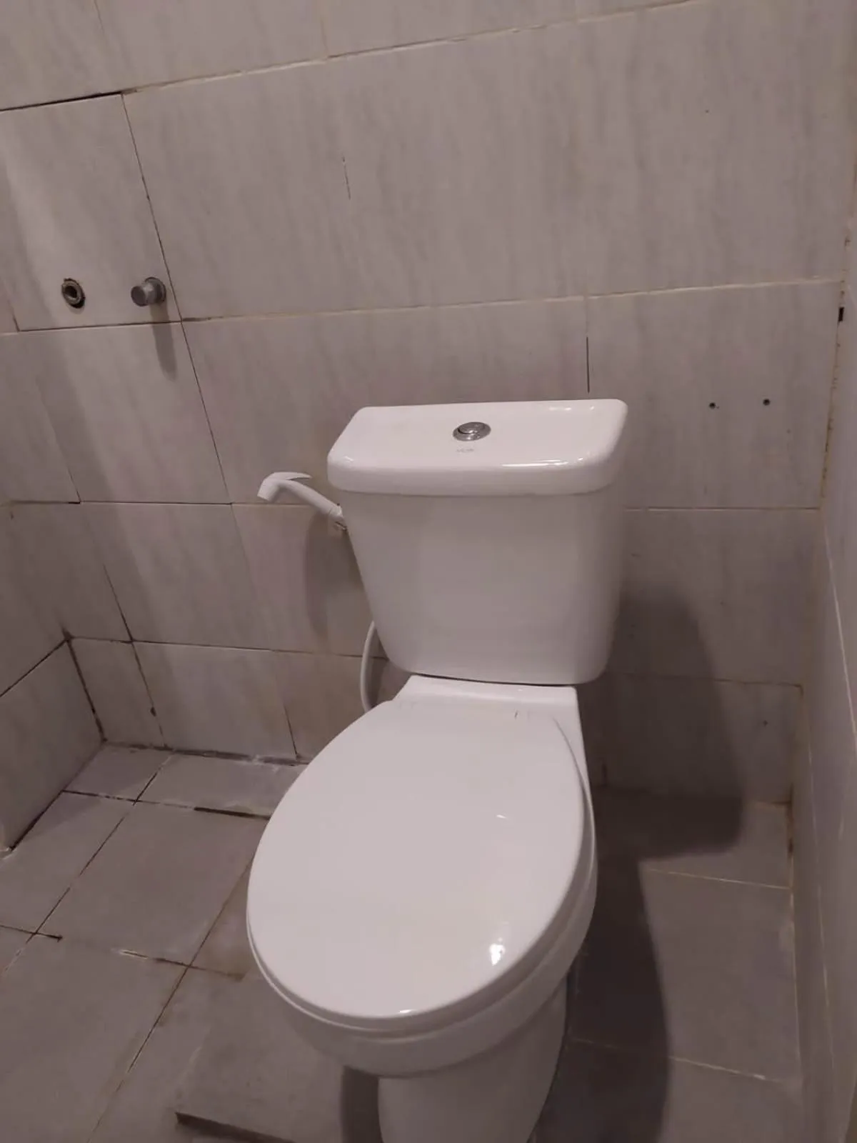 Bathroom in RedDoorz At Kartini Residence Semarang