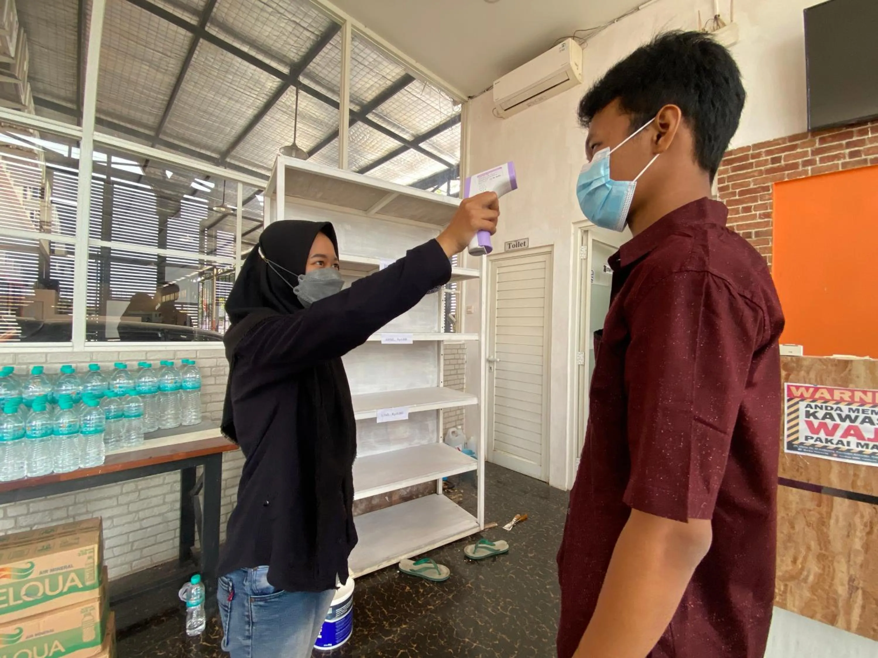 Staff in RedDoorz At Kartini Residence Semarang