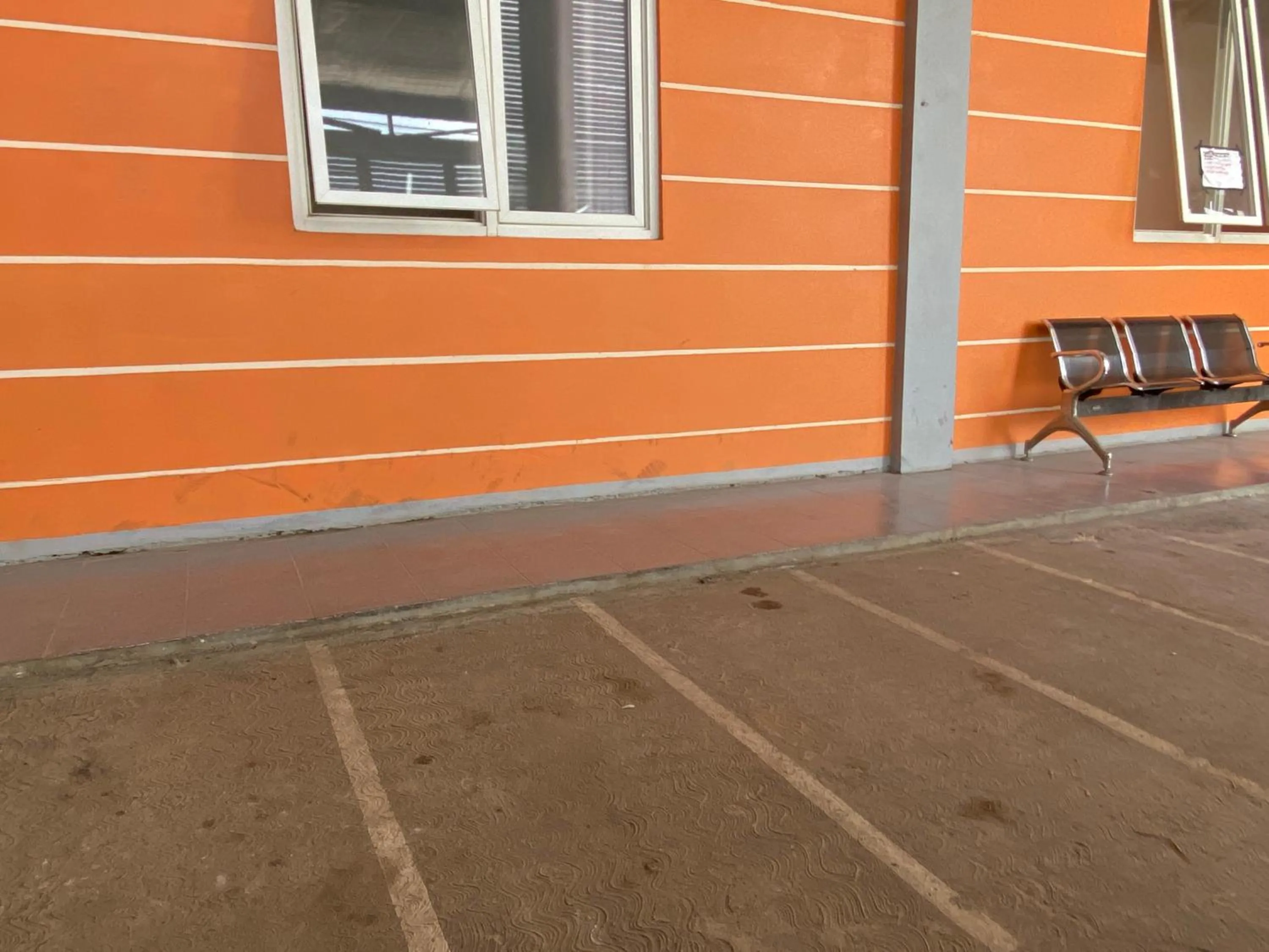 Facade/entrance in RedDoorz At Kartini Residence Semarang