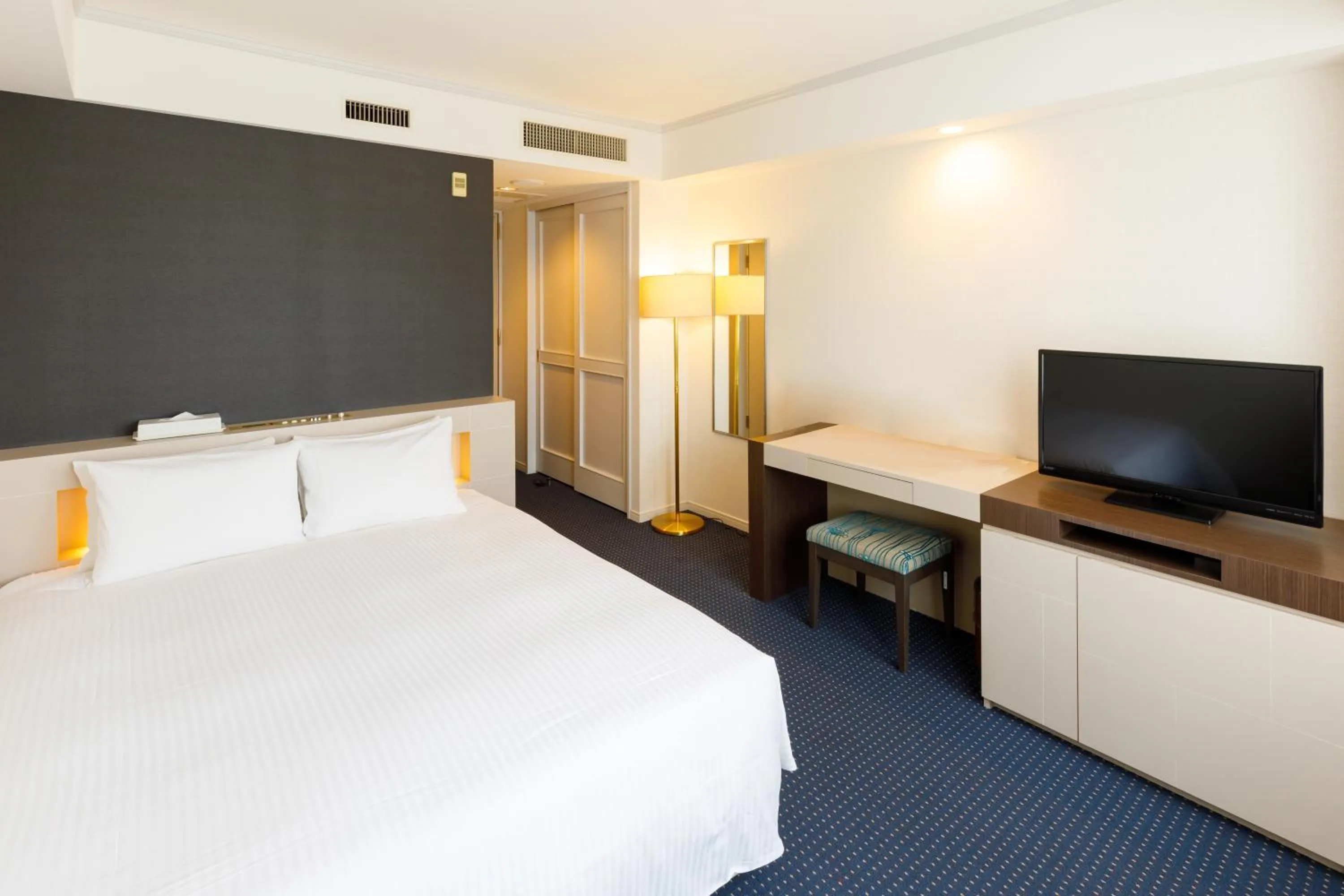 Bed in Chisun Grand Takayama