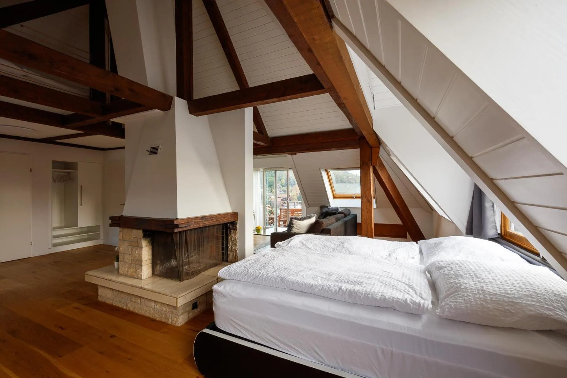 Bed in BERG & BERG APARTMENTS - Spiez Self-Check-in