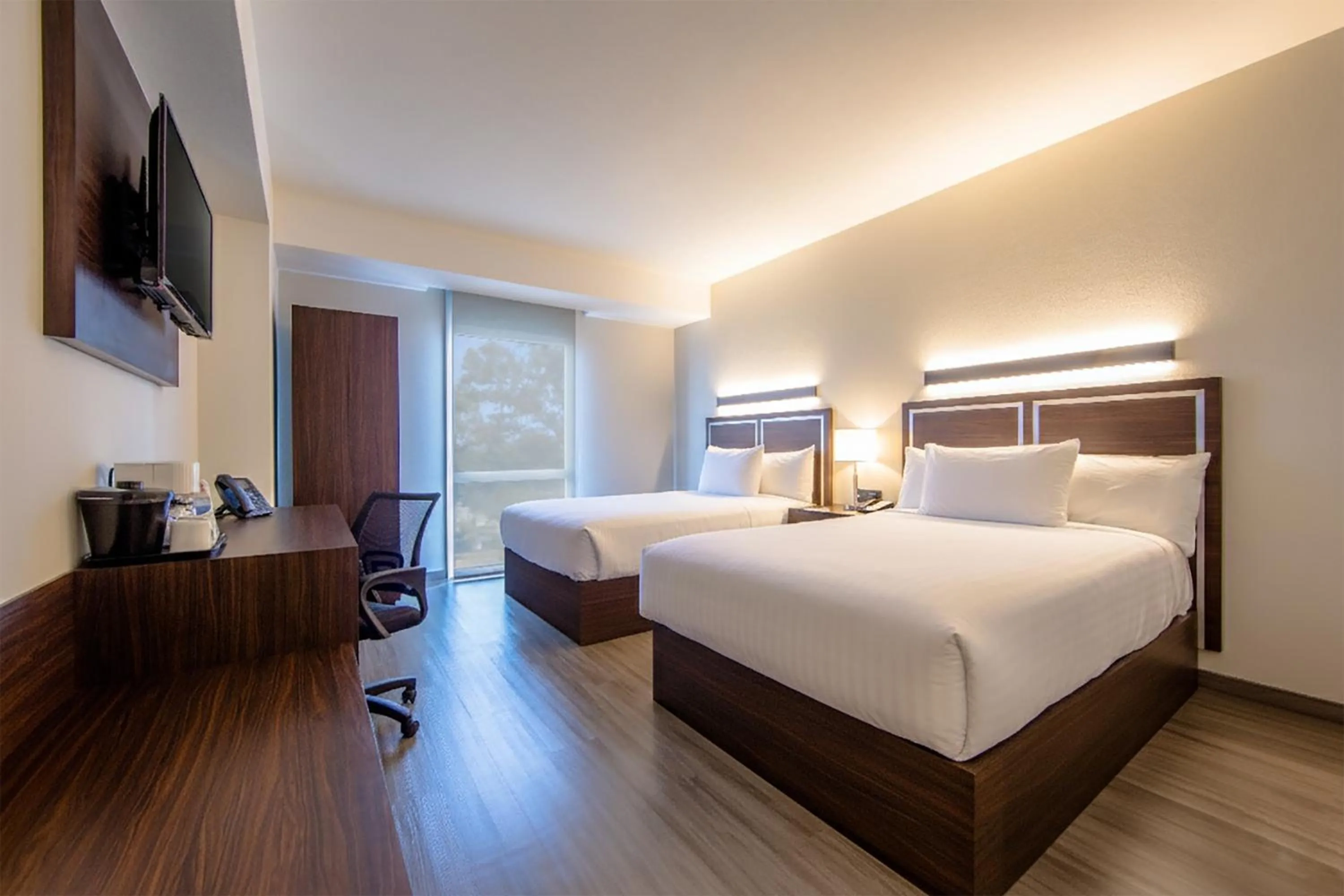 TV and multimedia, Bed in Sleep Inn Guadalajara Galerias