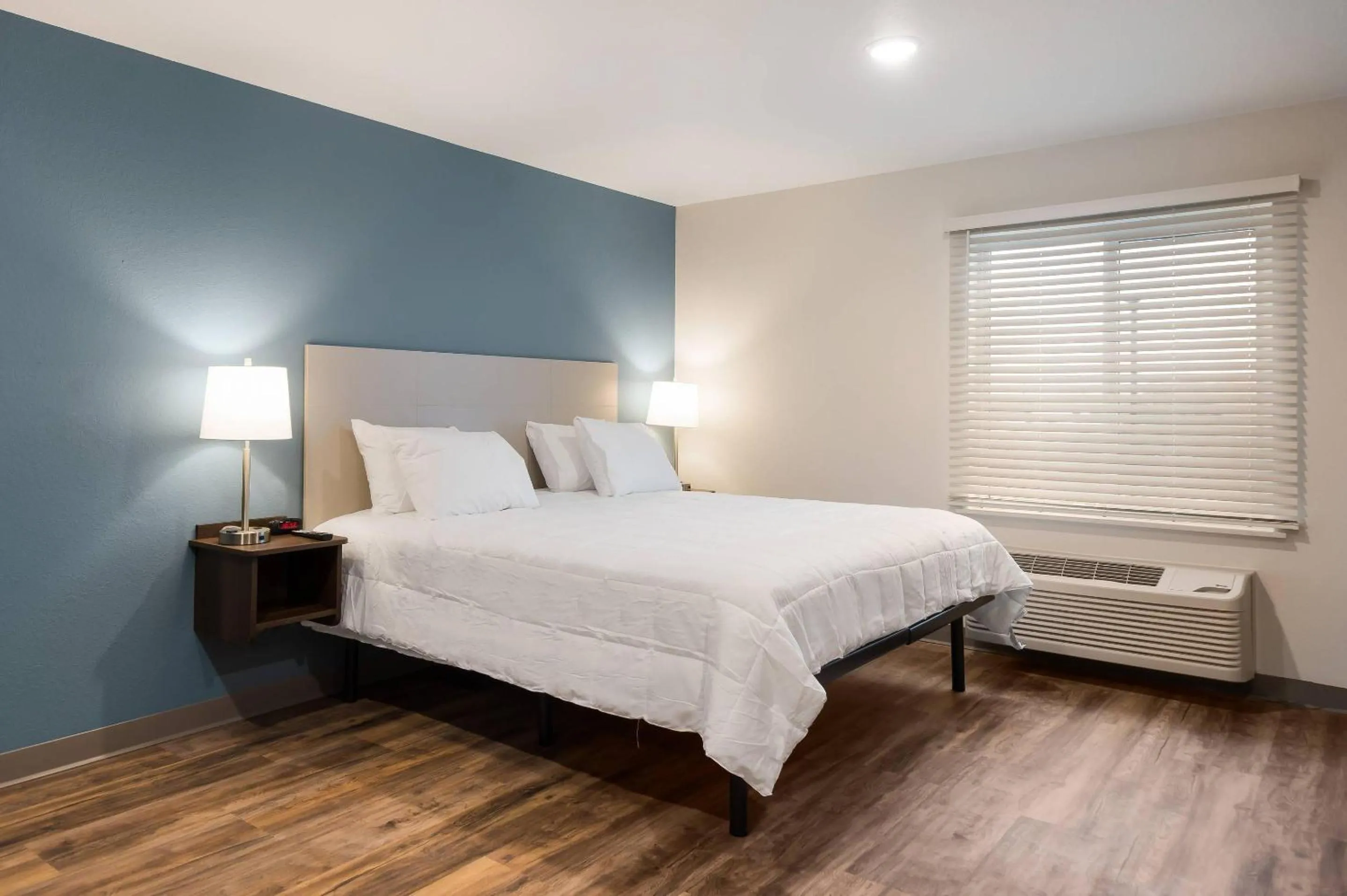 Bedroom, Bed in WoodSpring Suites Tampa Airport North Veterans Expressway