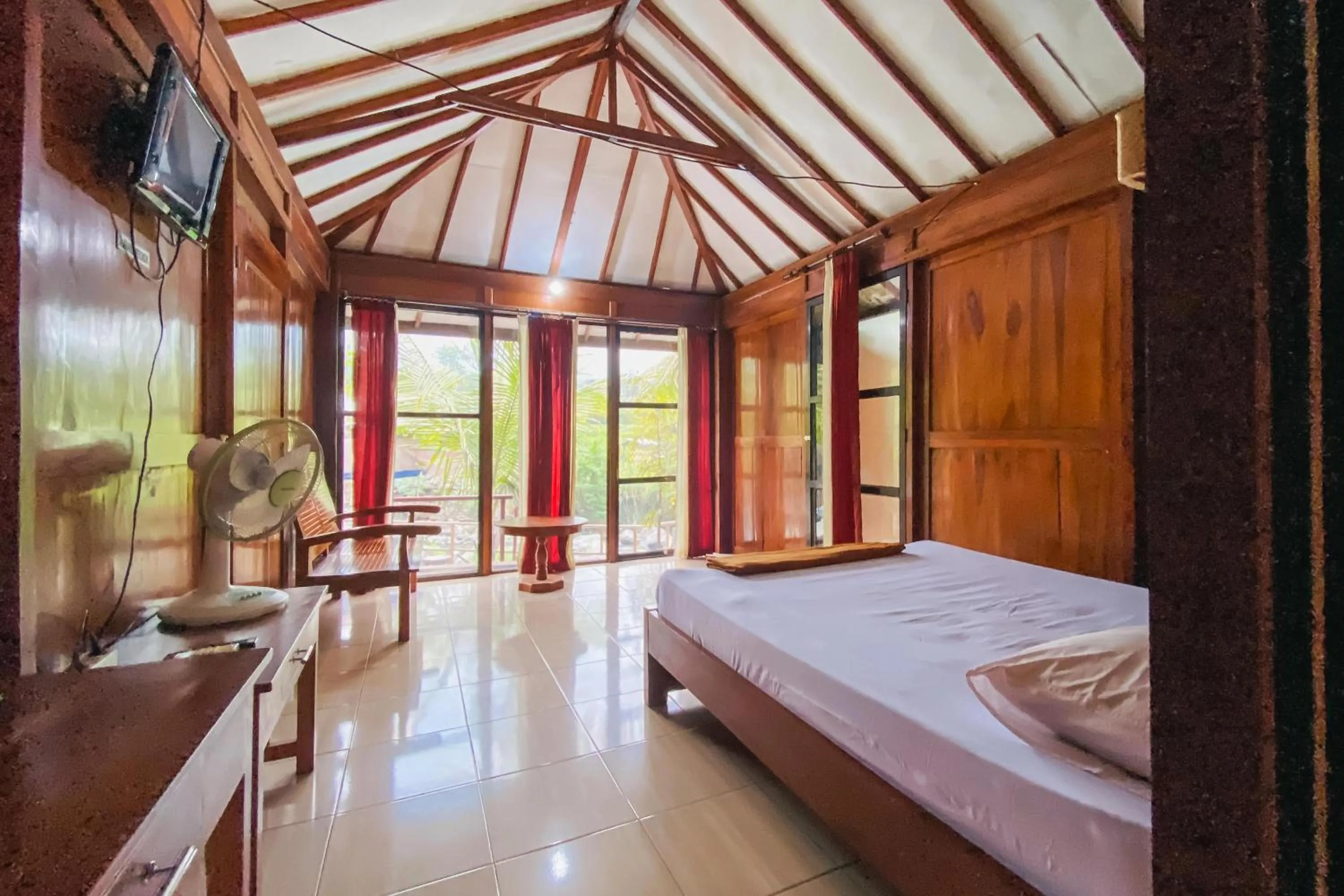 Bedroom, Bed in Hotel dan Gazebo Syariah Pinggir Kali Prigen RedPartner