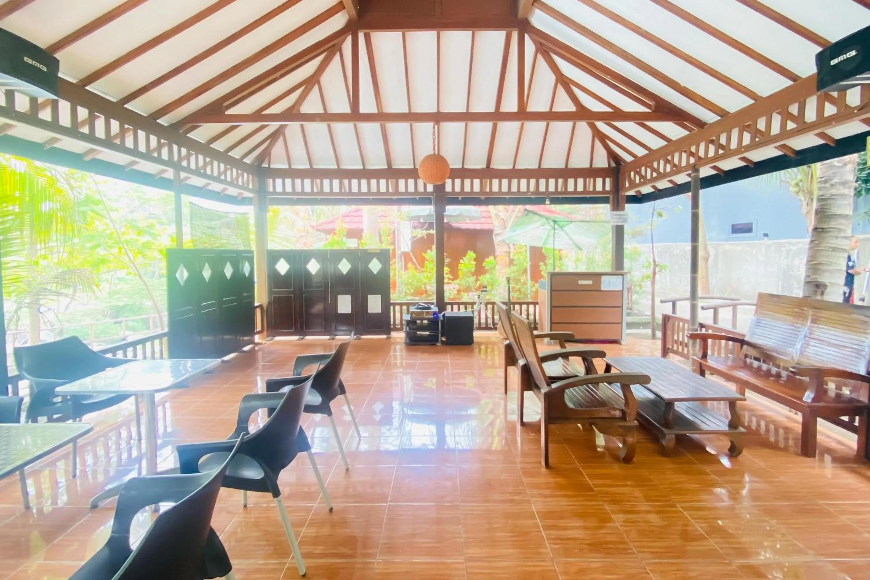 Restaurant/places to eat in Hotel dan Gazebo Syariah Pinggir Kali Prigen RedPartner