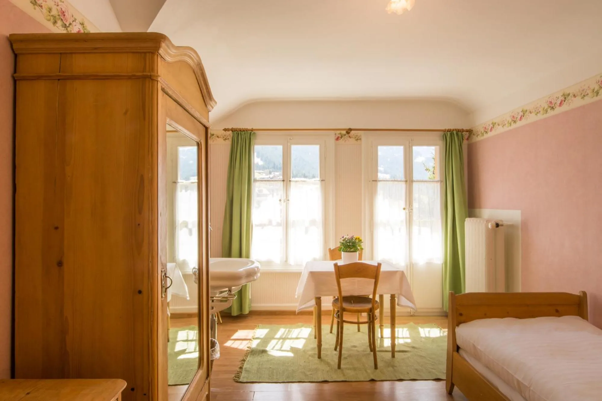 Bedroom, Bed in Historic Hotel Falken