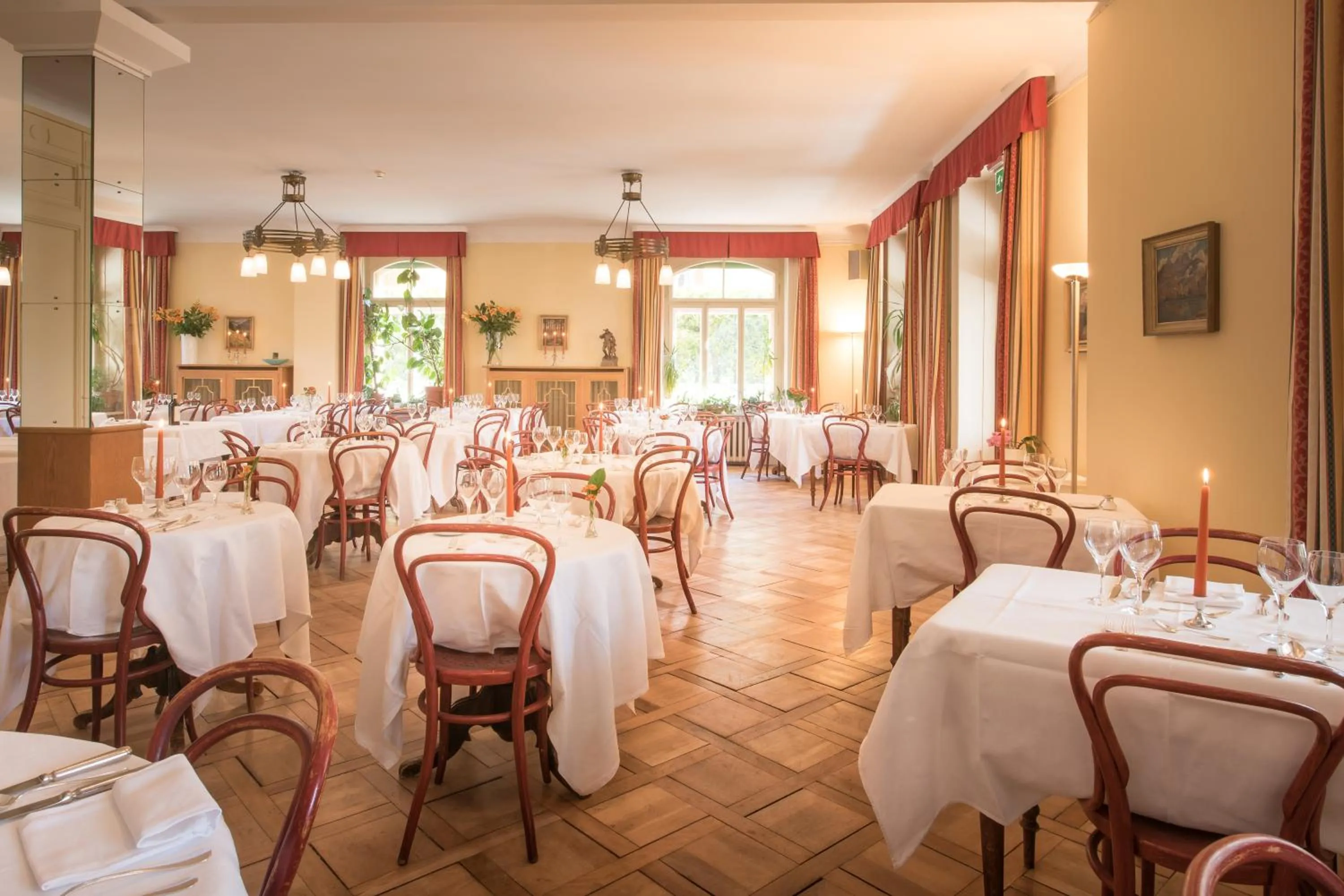Restaurant/places to eat in Historic Hotel Falken