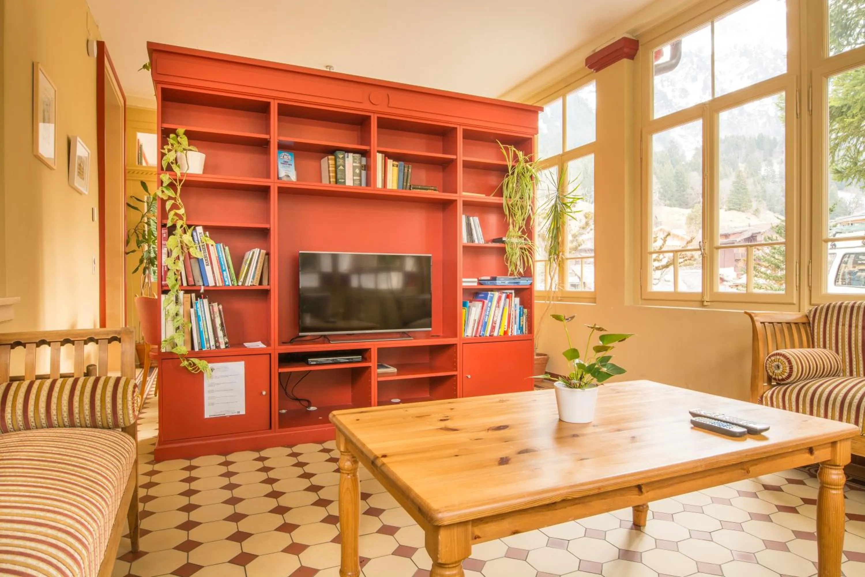 Communal lounge/ TV room in Historic Hotel Falken