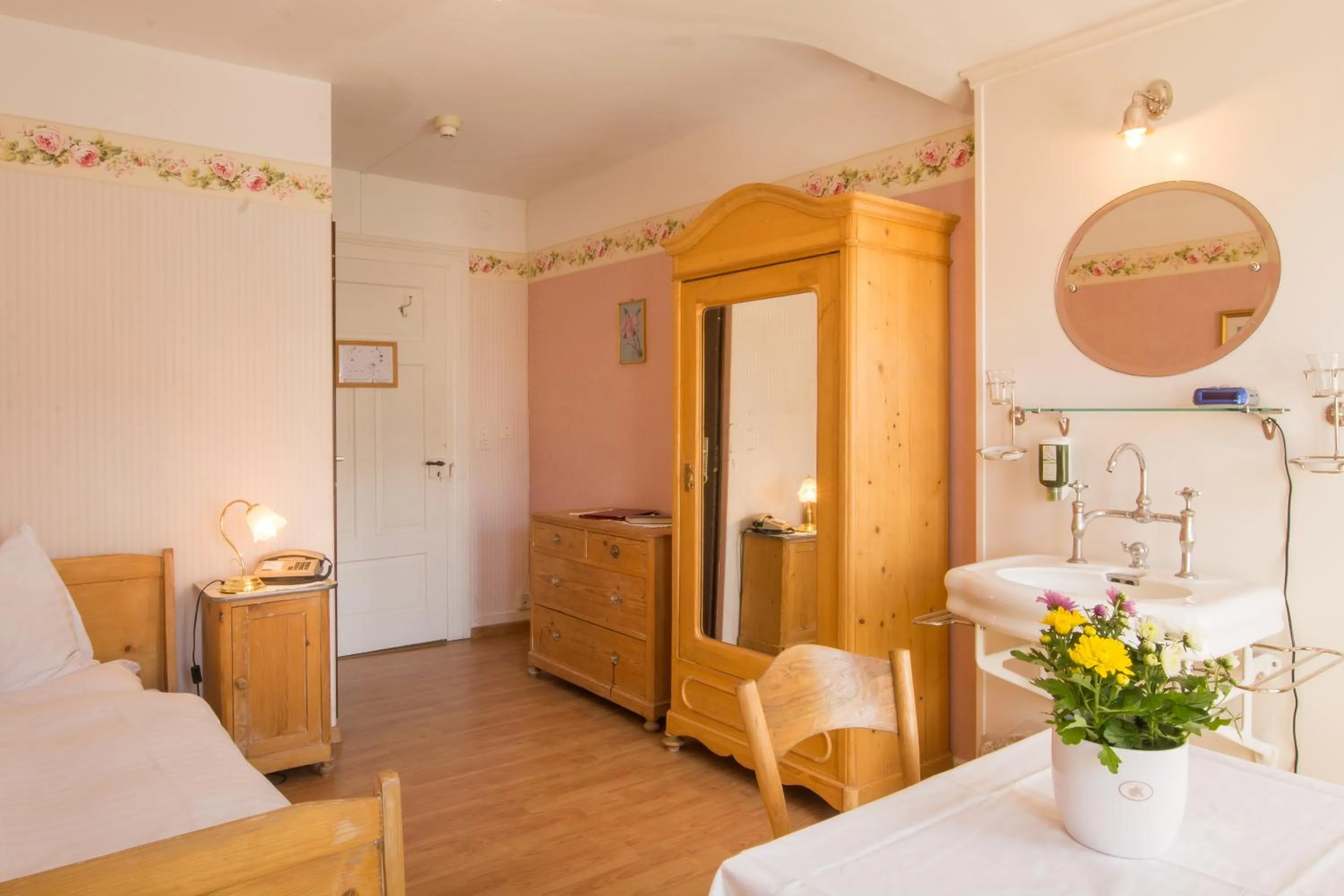 Photo of the whole room, Bed in Historic Hotel Falken