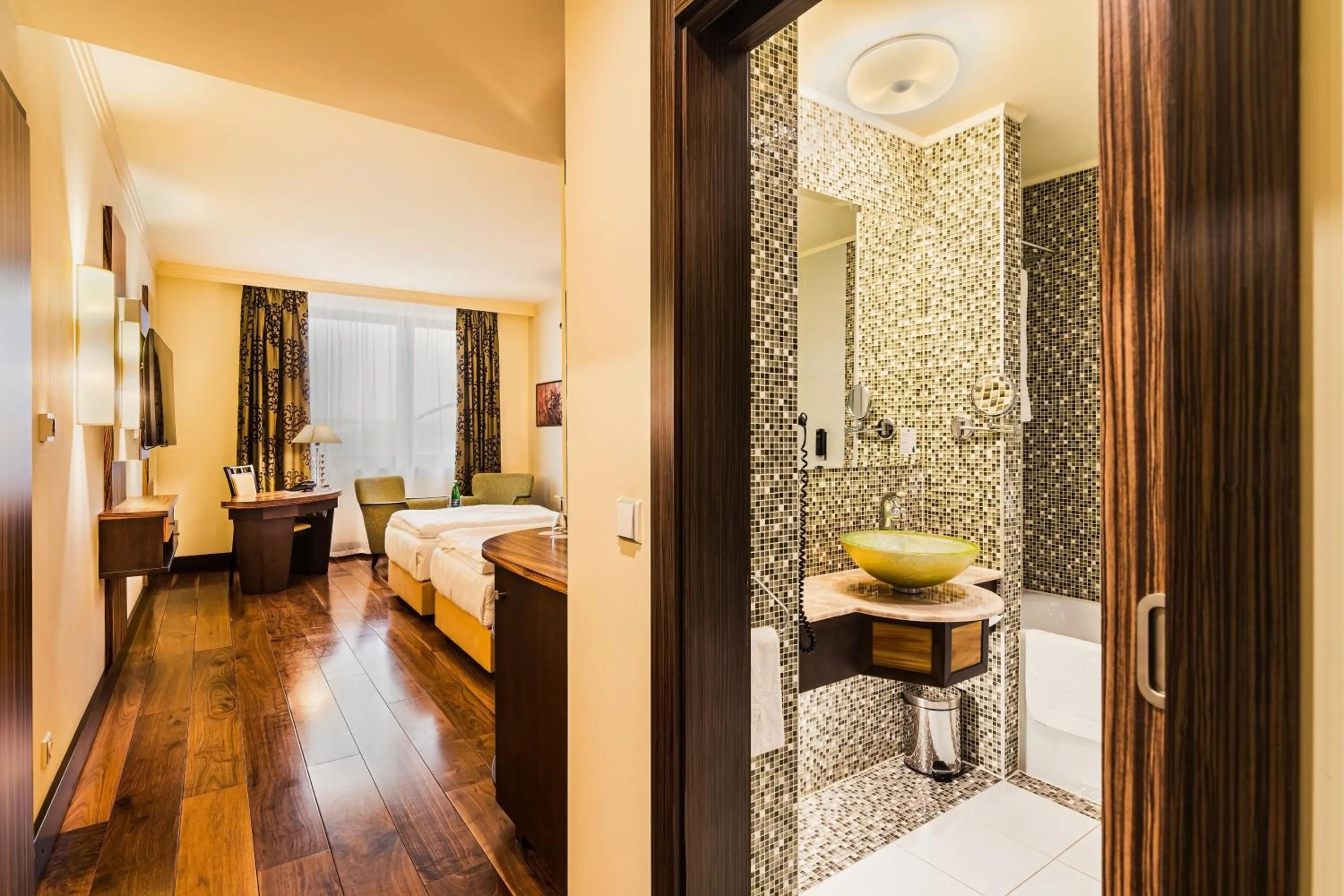 Bed in Hotel Savannah