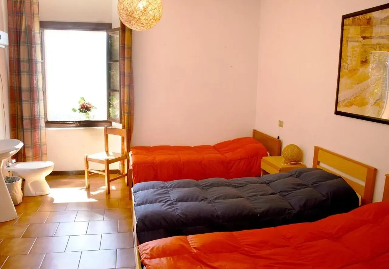 Triple Room with Shared Bathroom in Baita Bondella Triple Room with Shared Bathroom in Baita Bondella