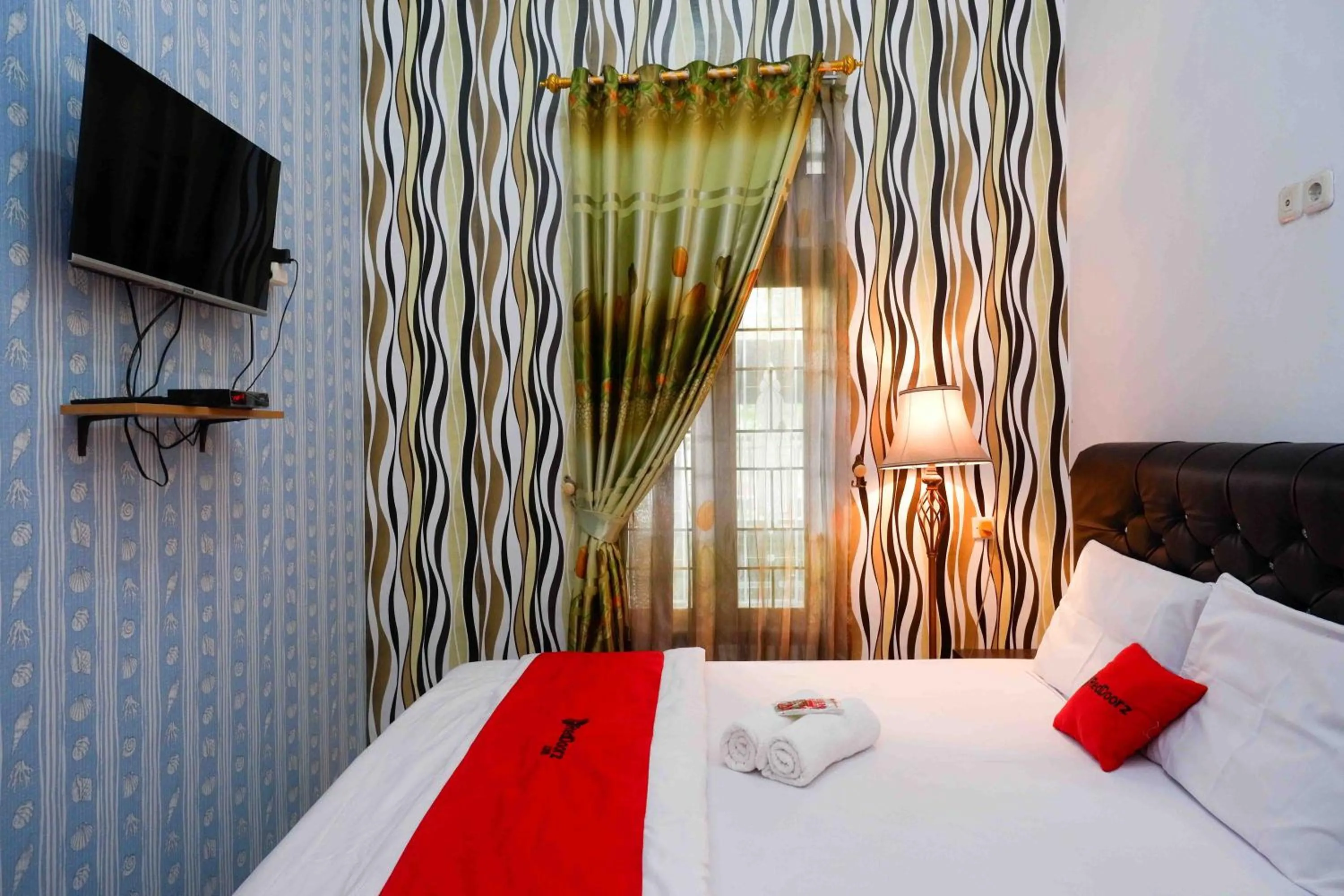 Bedroom, Bed in RedDoorz Syariah near RS Mitra Siaga