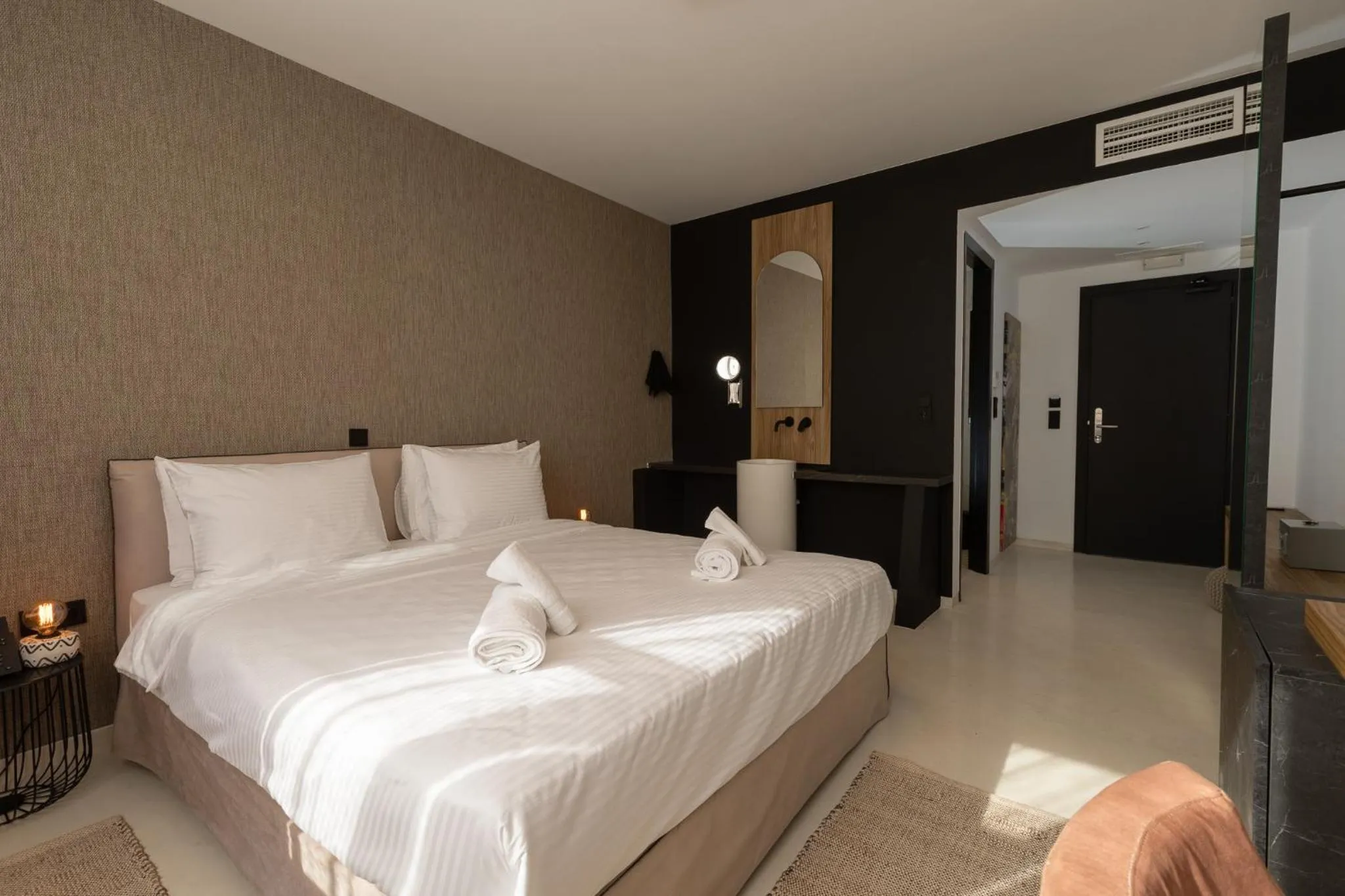 Photo of the whole room, Bed in The Fountain Athens