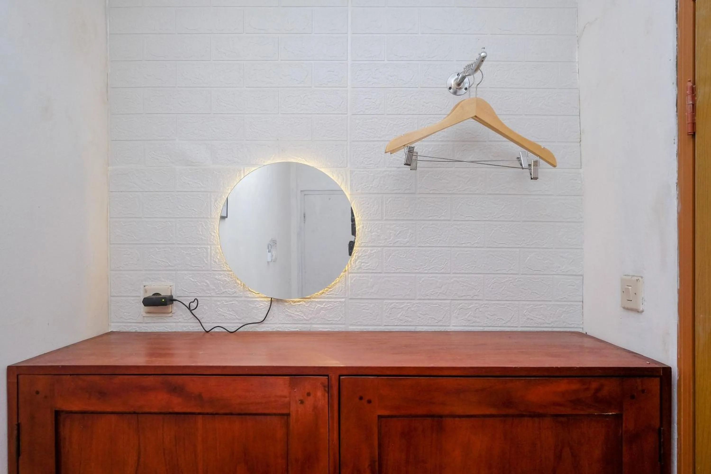 wardrobe in RedDoorz near RS Permata Medika Ngaliyan Semarang