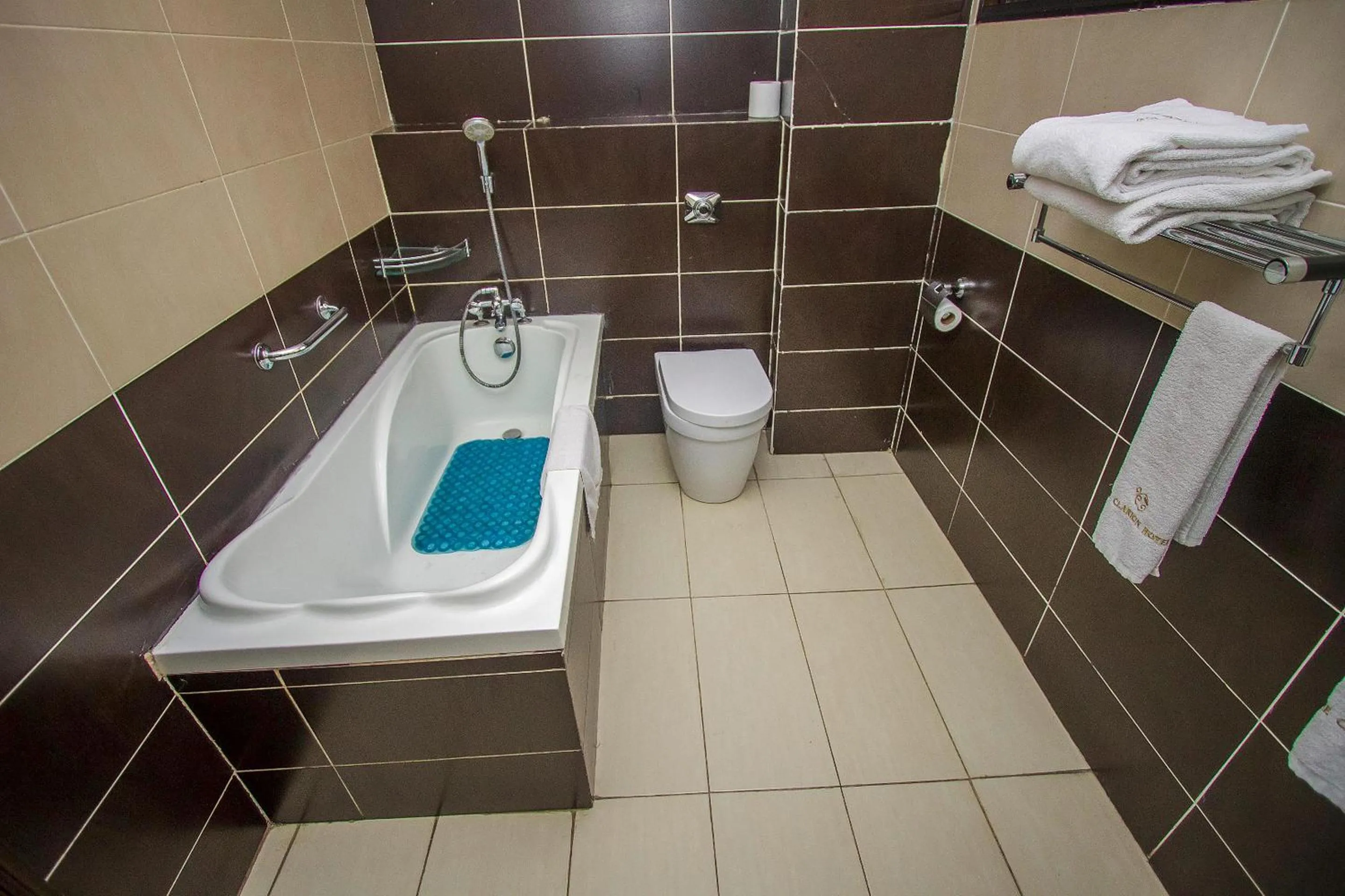 Shower in The Clarion Hotel