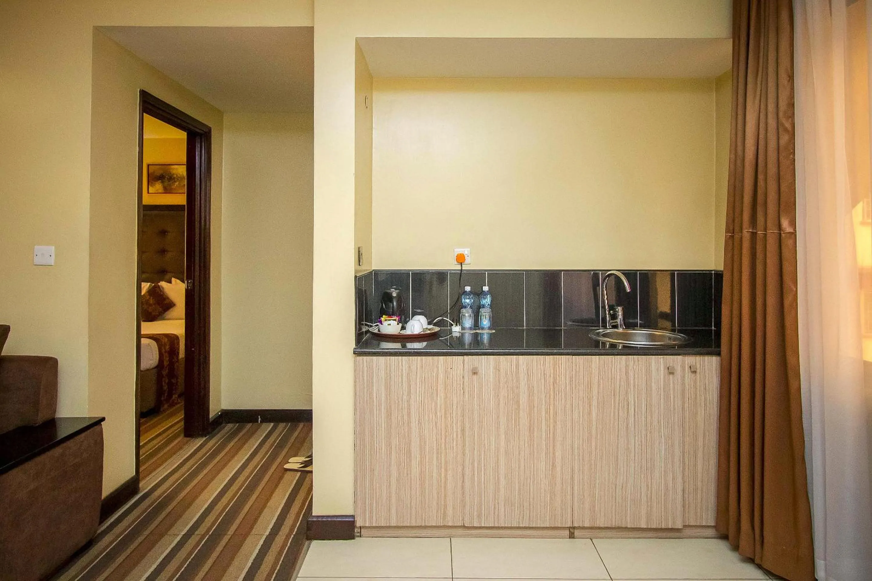 Kitchen or kitchenette in The Clarion Hotel