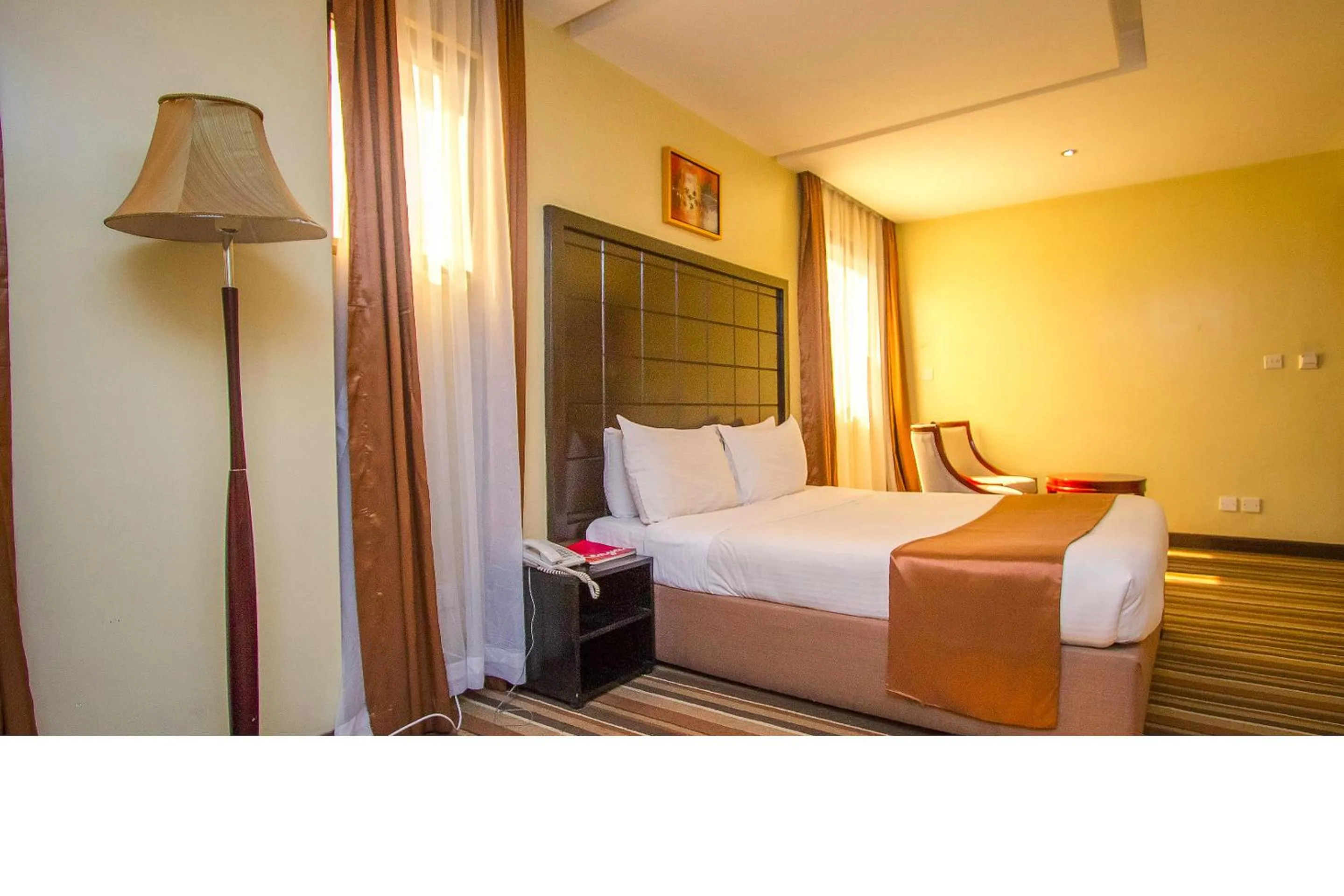 Bedroom, Bed in The Clarion Hotel