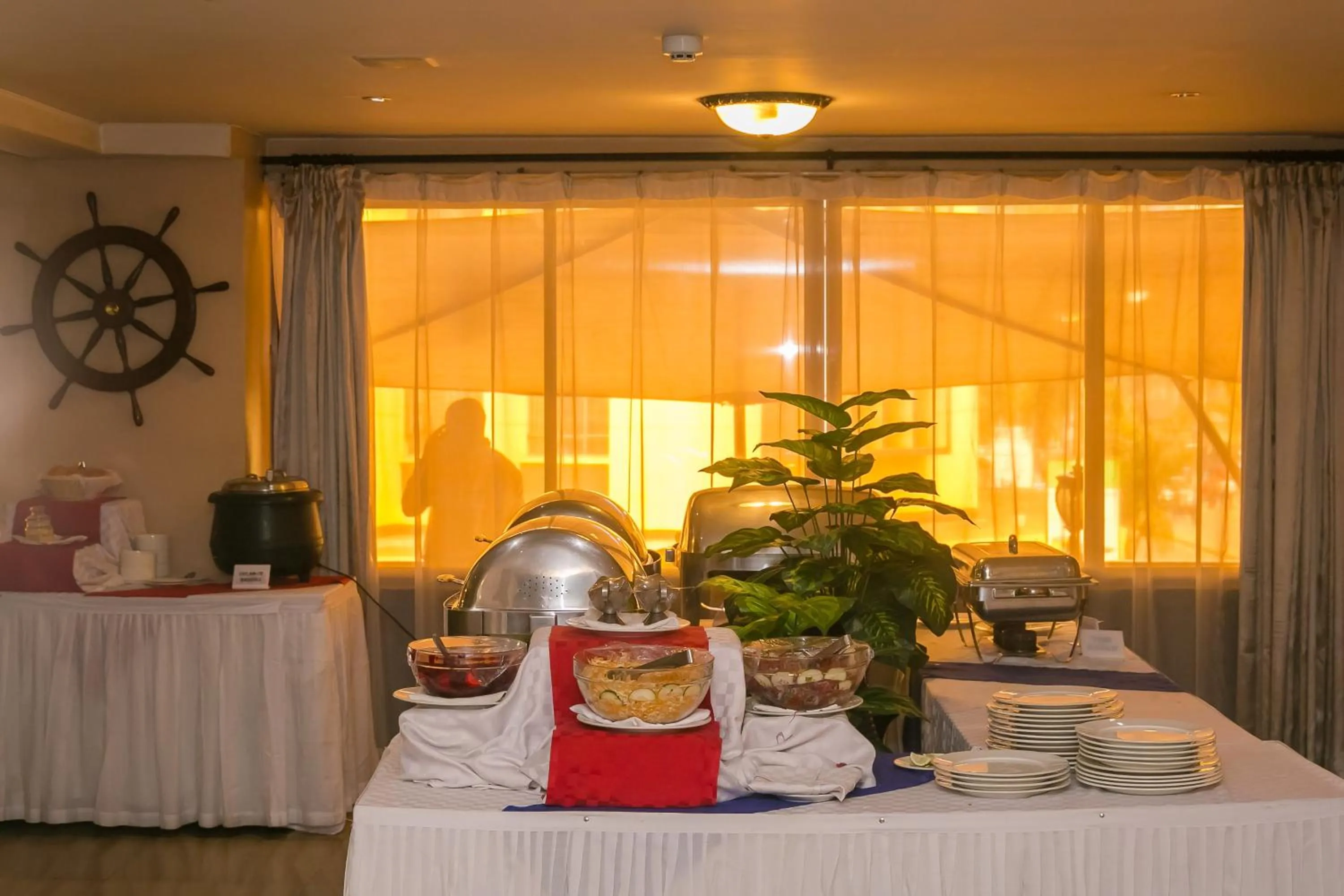 Restaurant/places to eat in The Clarion Hotel