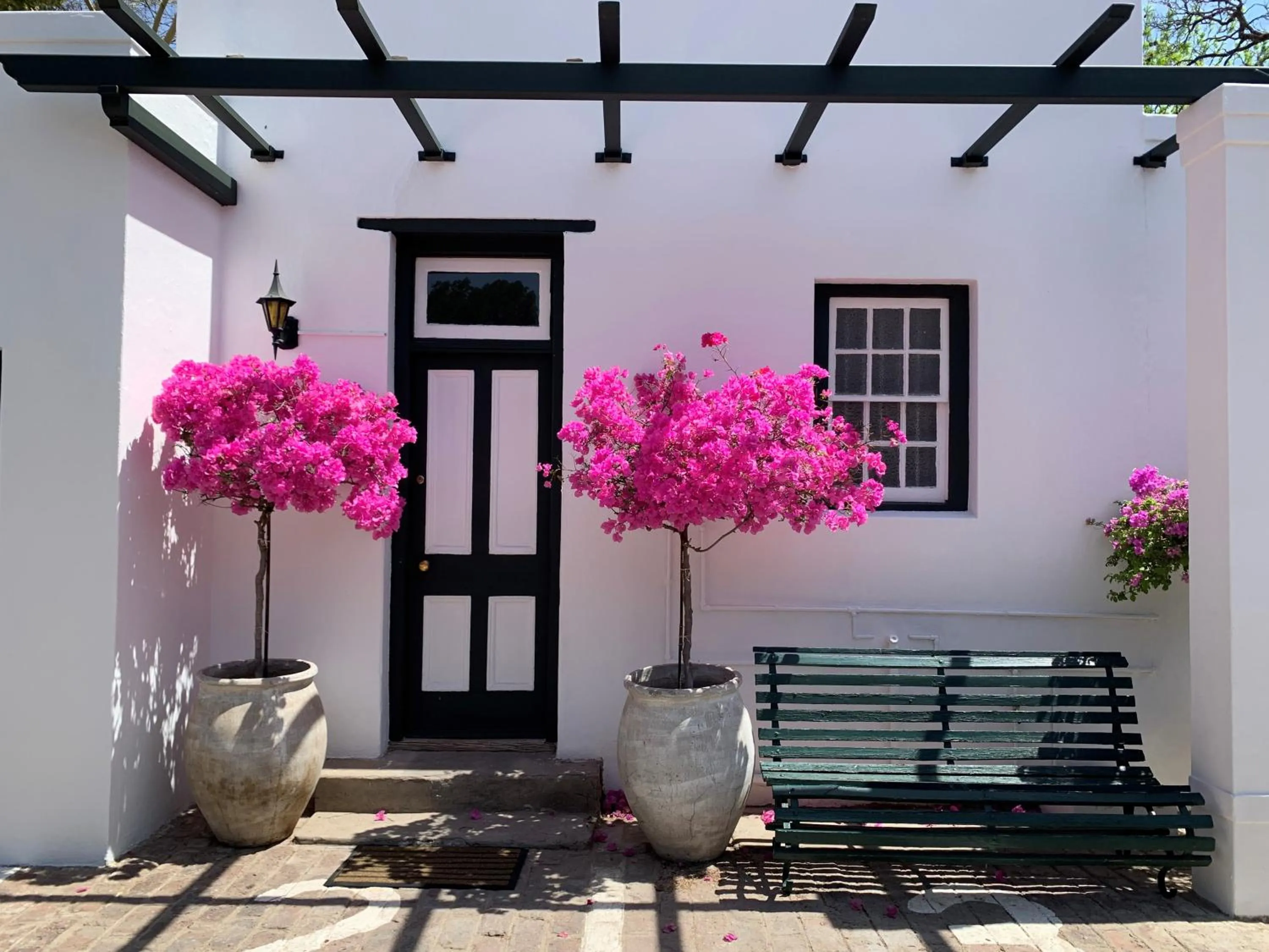 Facade/entrance in de Wingerd B & B