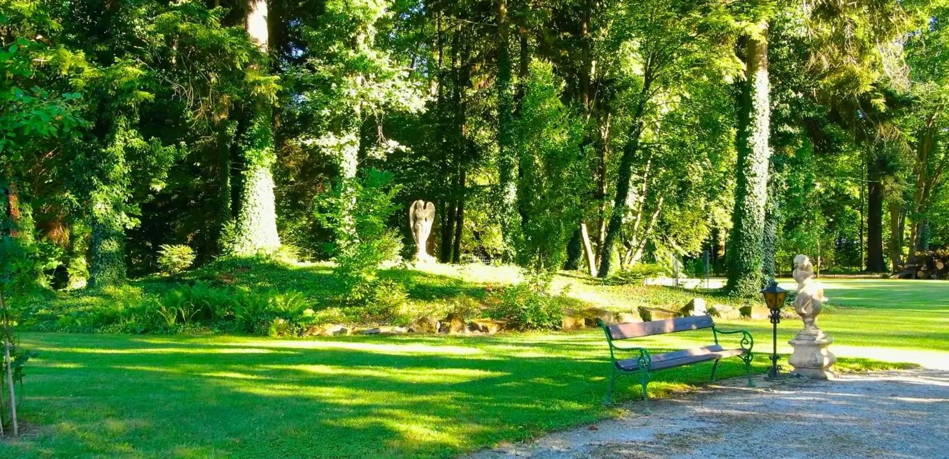 Property building in Palais Kneissl