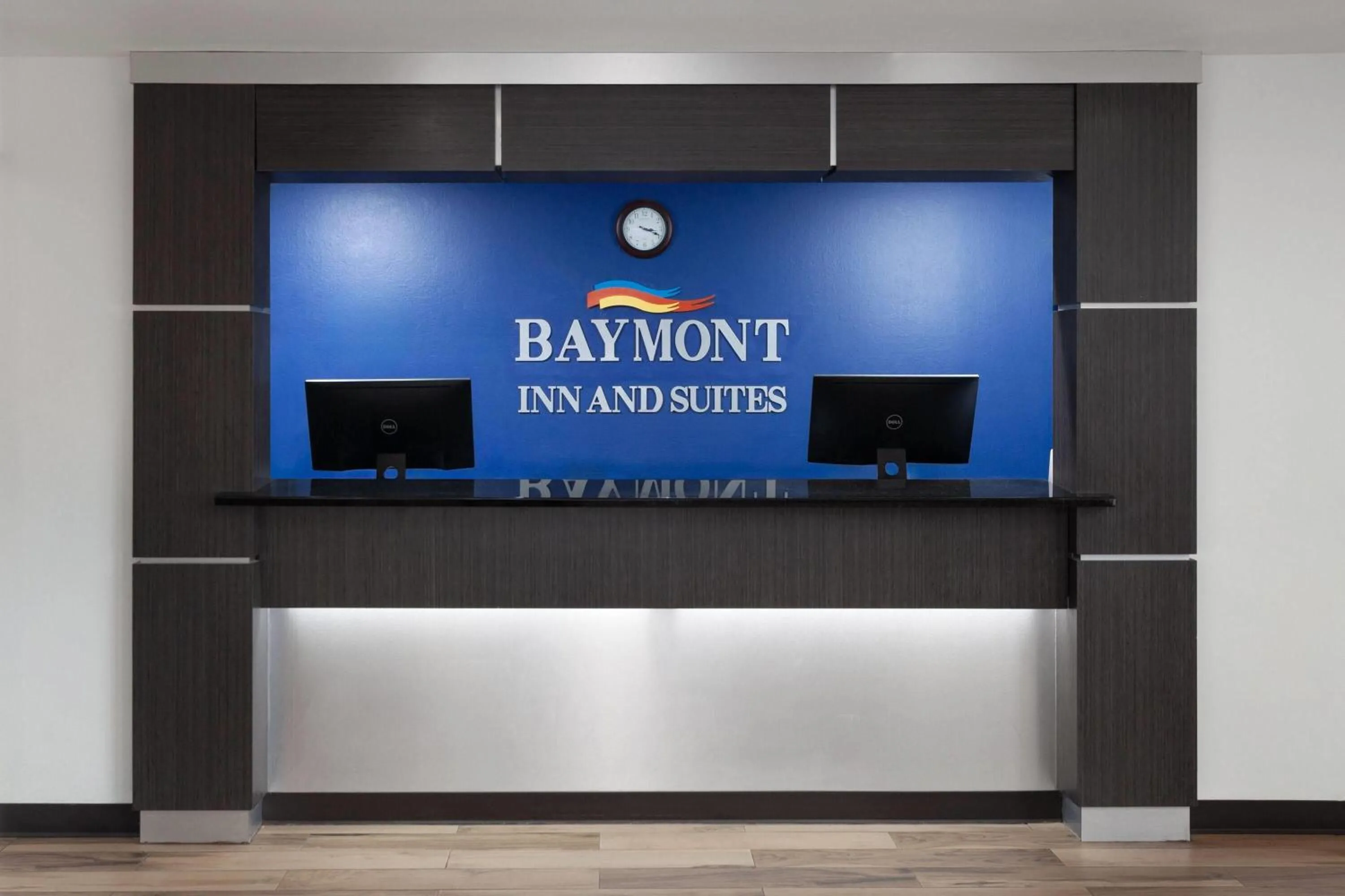 Lobby or reception in Baymont by Wyndham Green Bay