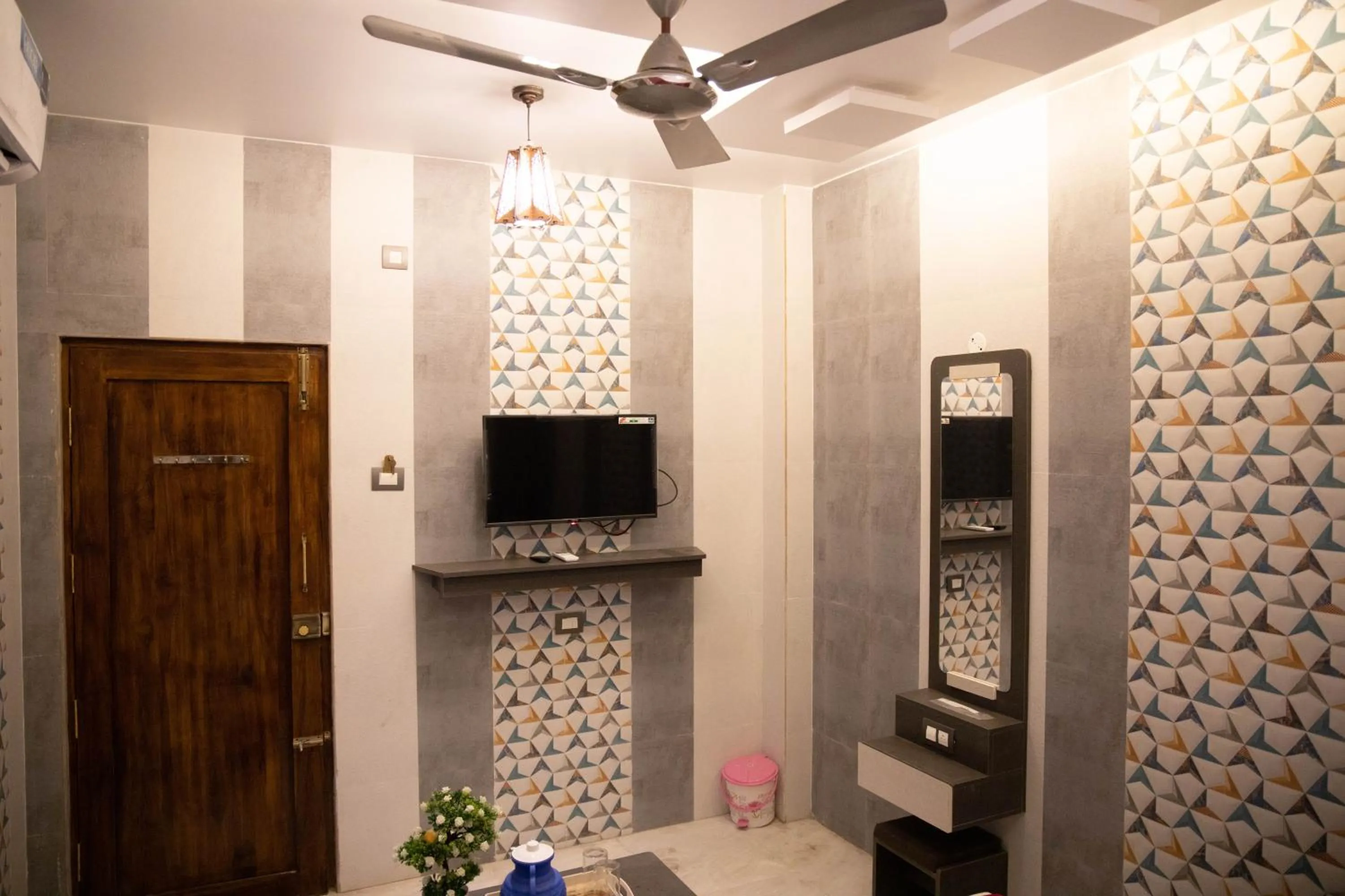 Communal lounge/ TV room in Hotel Ganesh Palace