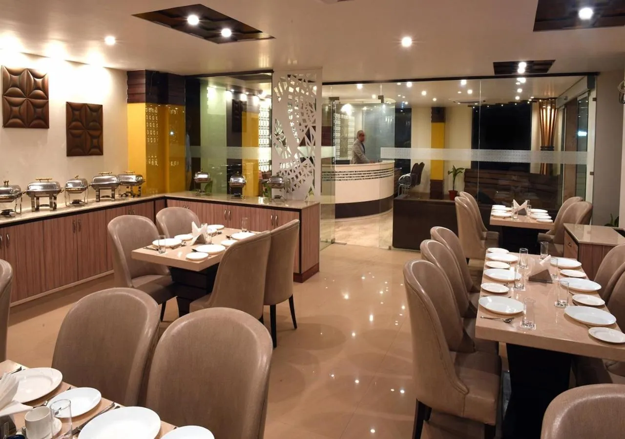 Restaurant/places to eat in Starz Clarks INN Mussoorie