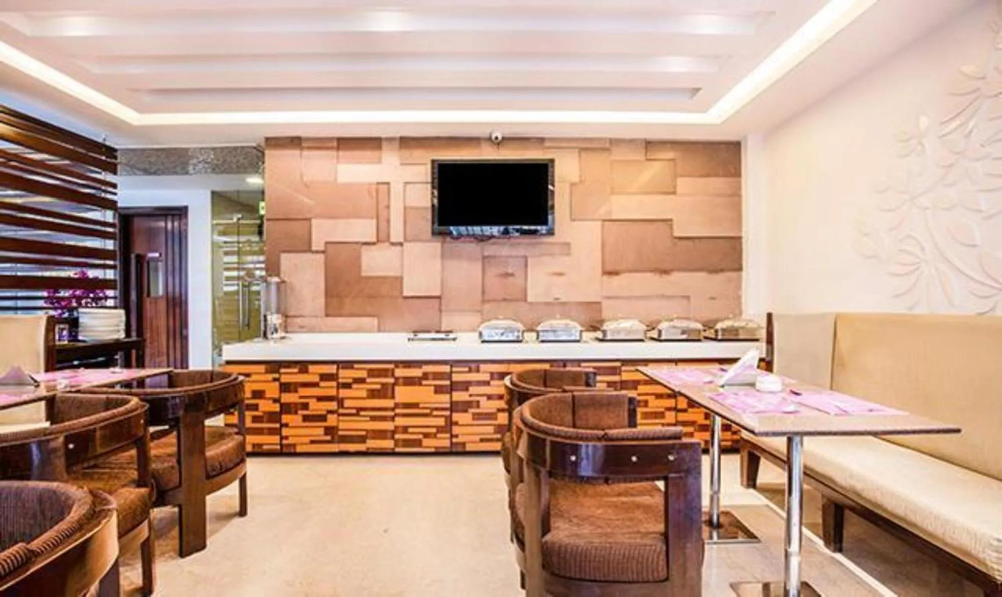 Dining area in Jasmine Boutique Hotel Jasola