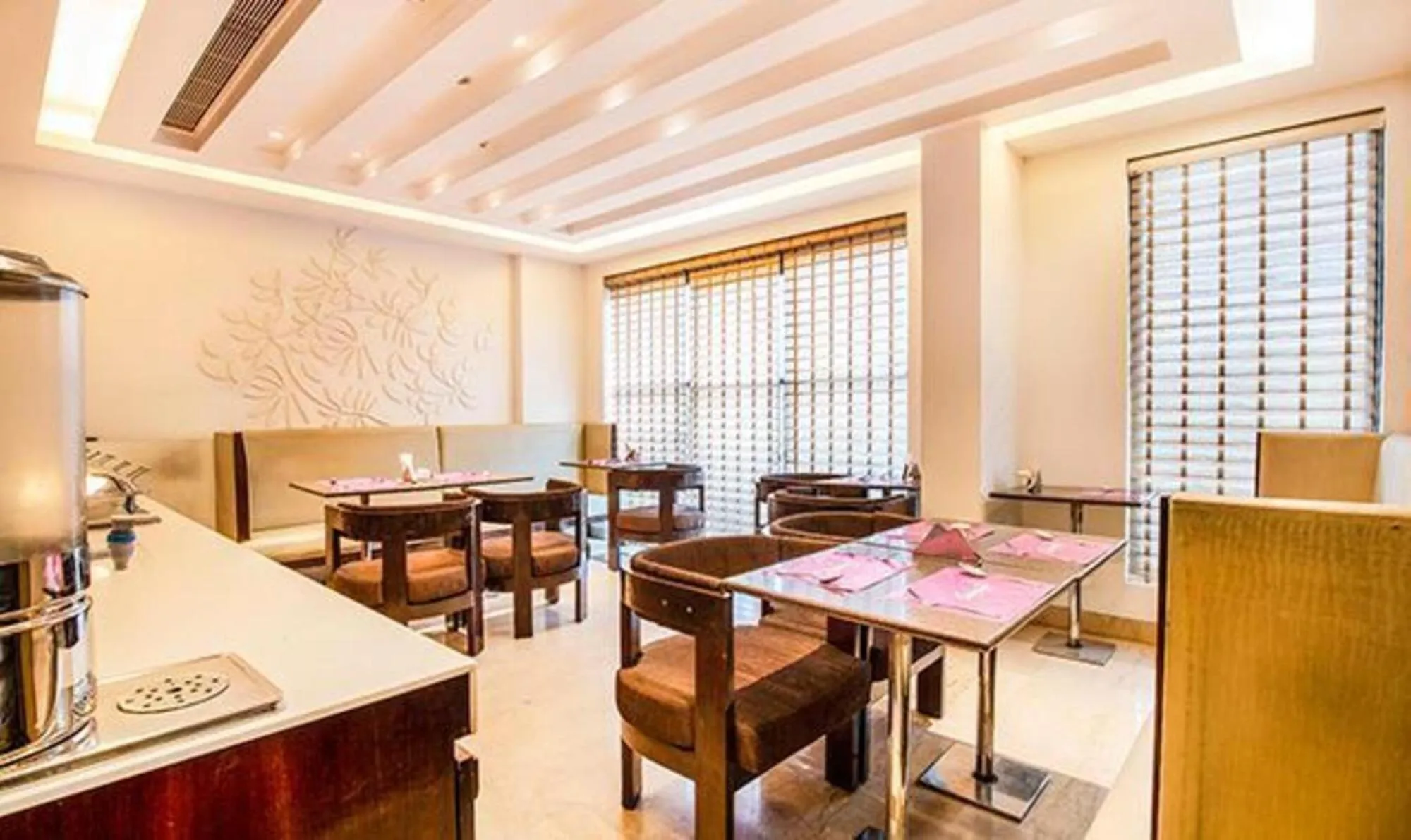 Dining area in Jasmine Boutique Hotel Jasola