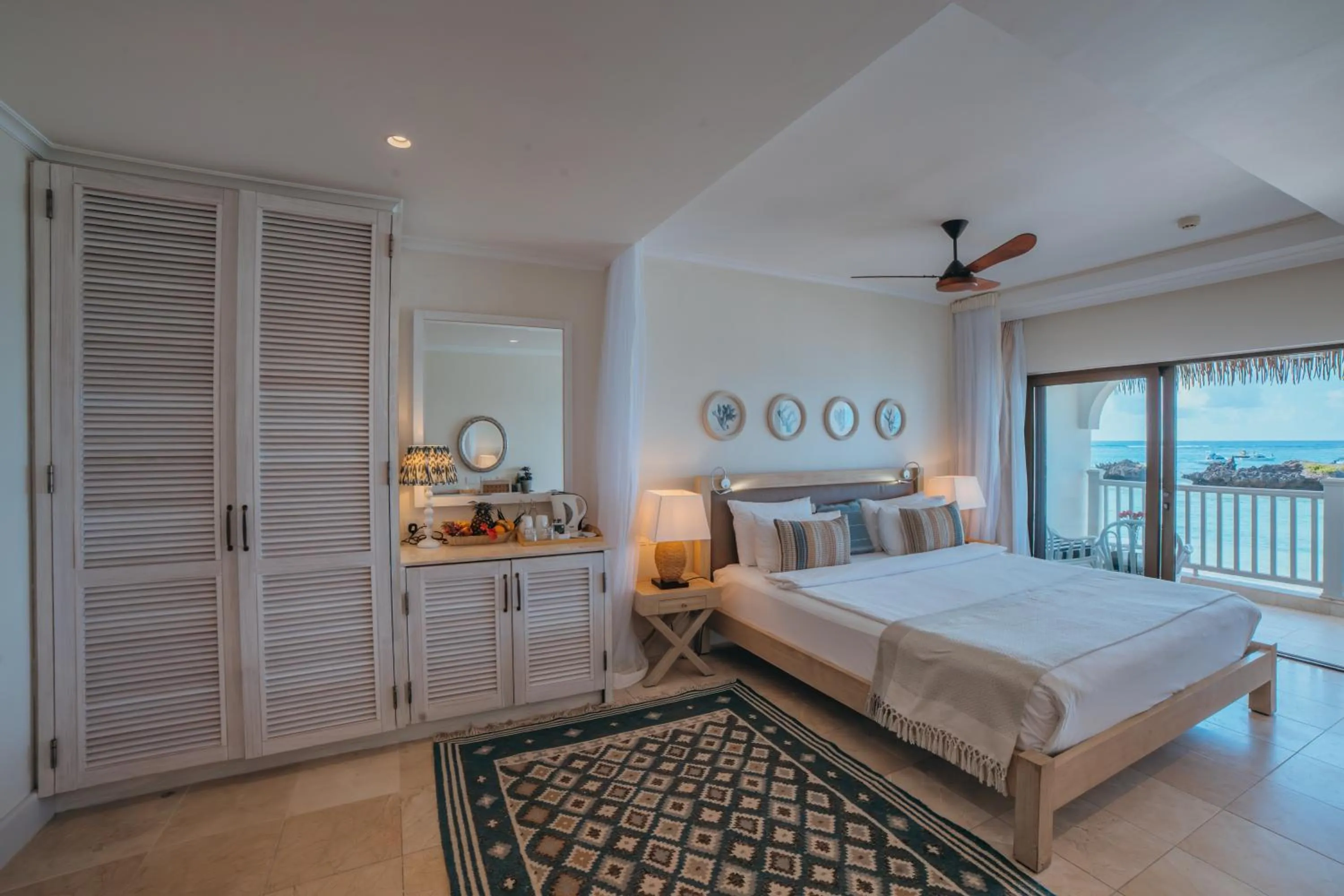 Bedroom, Bed in Hemingways Watamu