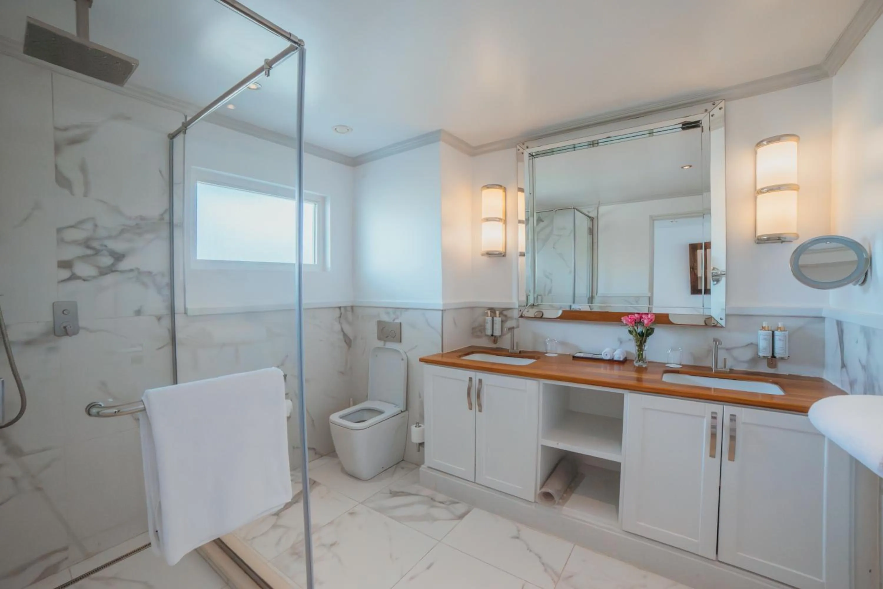 Shower in Hemingways Watamu