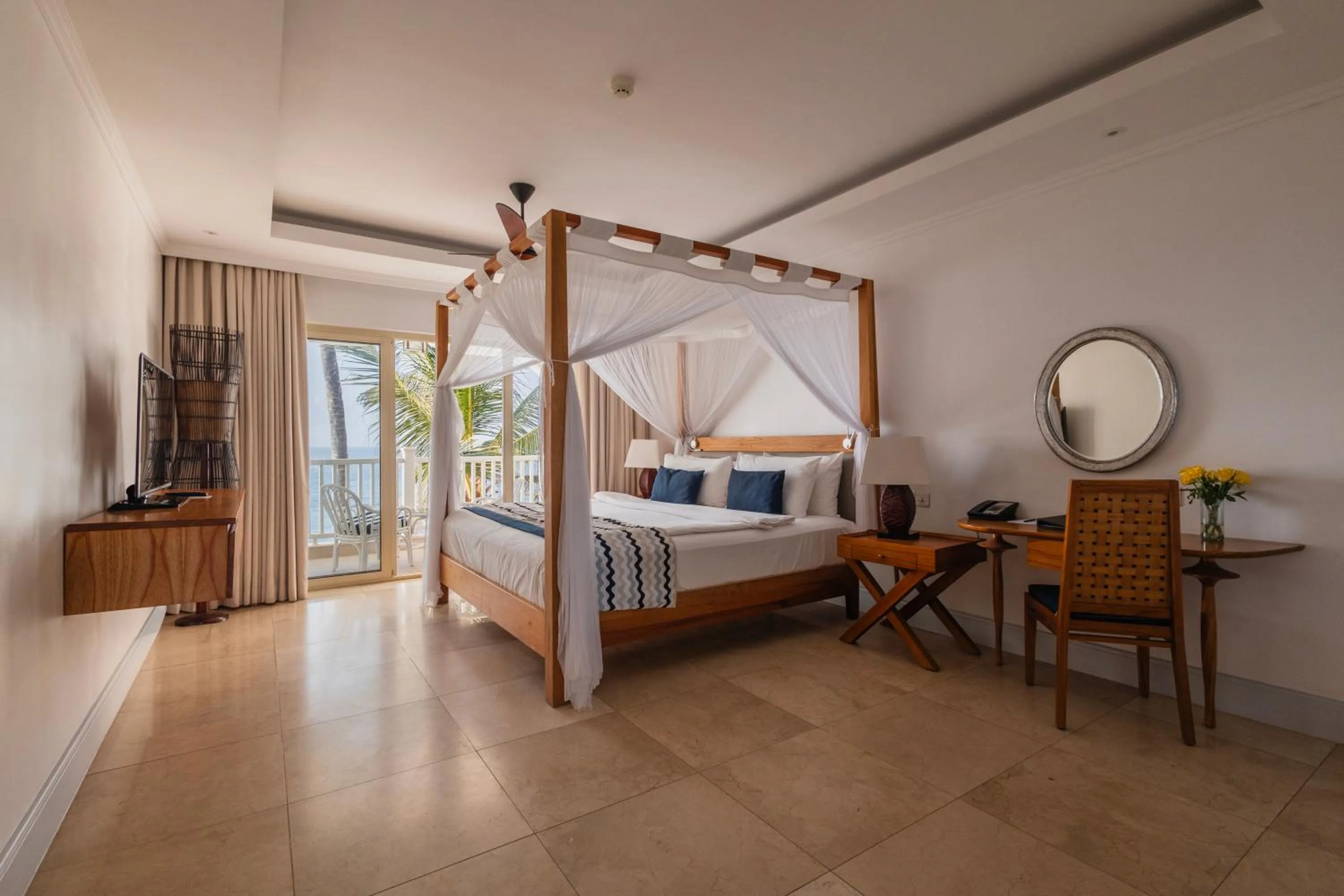 View (from property/room), Bed in Hemingways Watamu