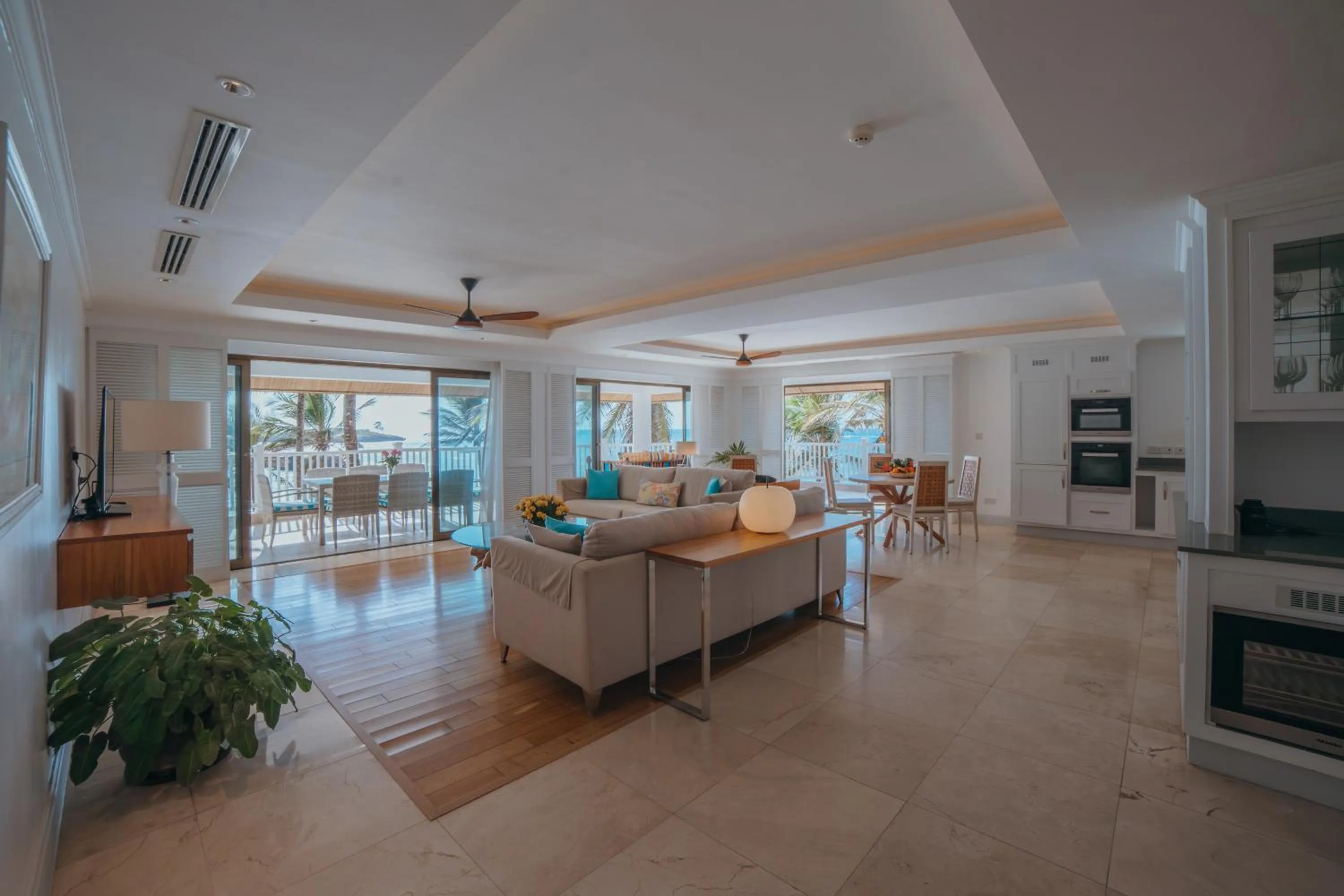 TV and multimedia in Hemingways Watamu