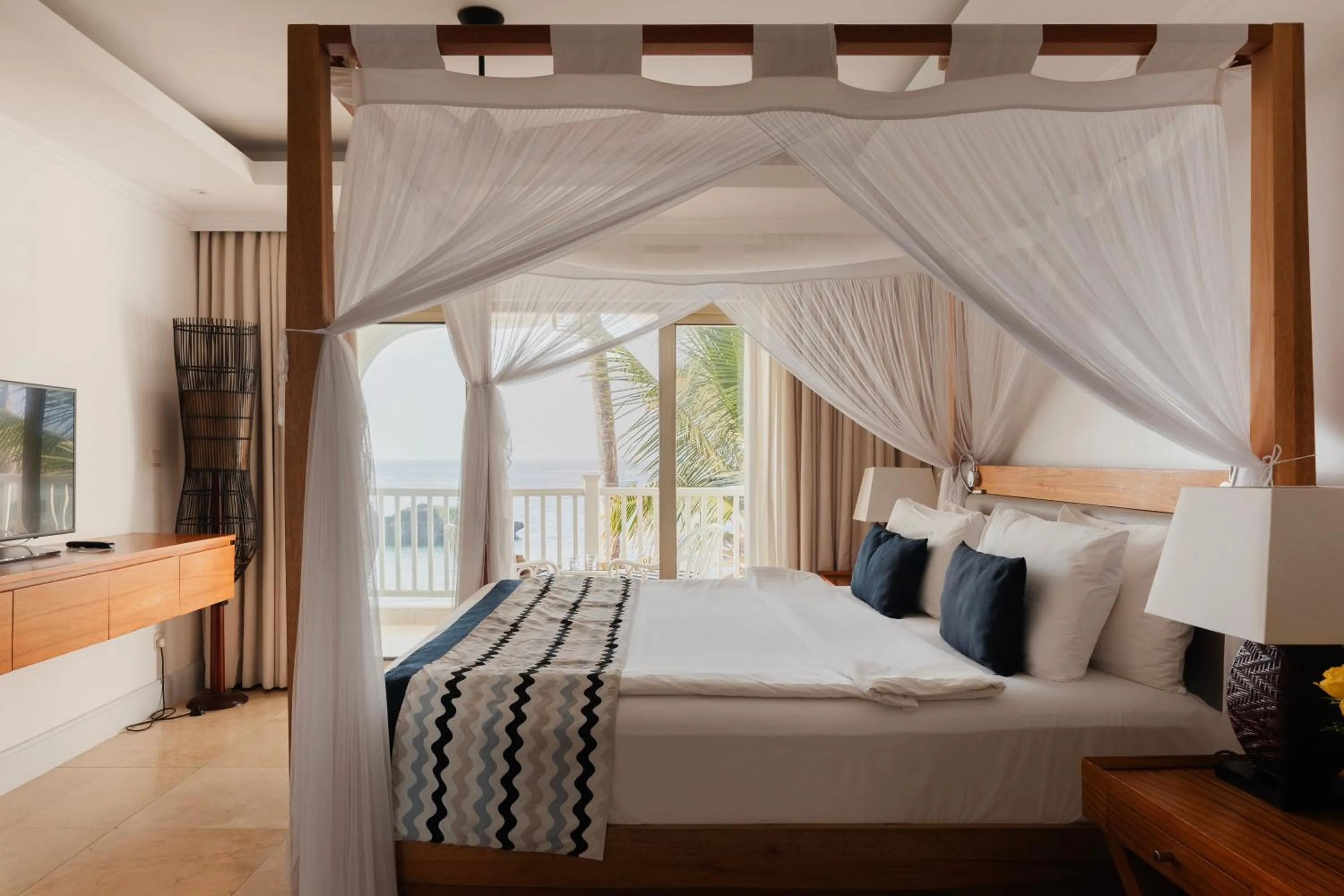 View (from property/room), Bed in Hemingways Watamu