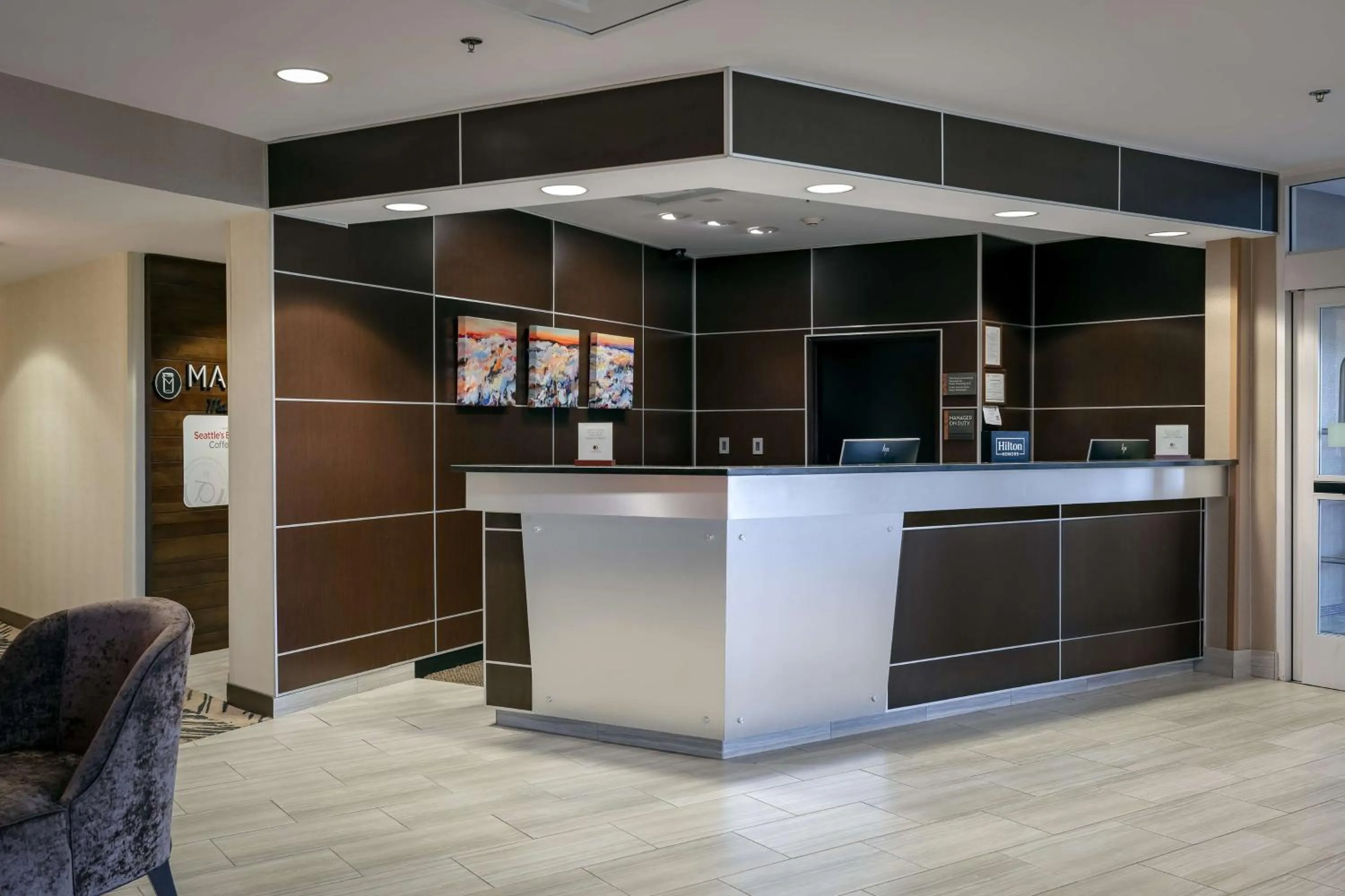 Lobby or reception in DoubleTree by Hilton Hotel Savannah Airport