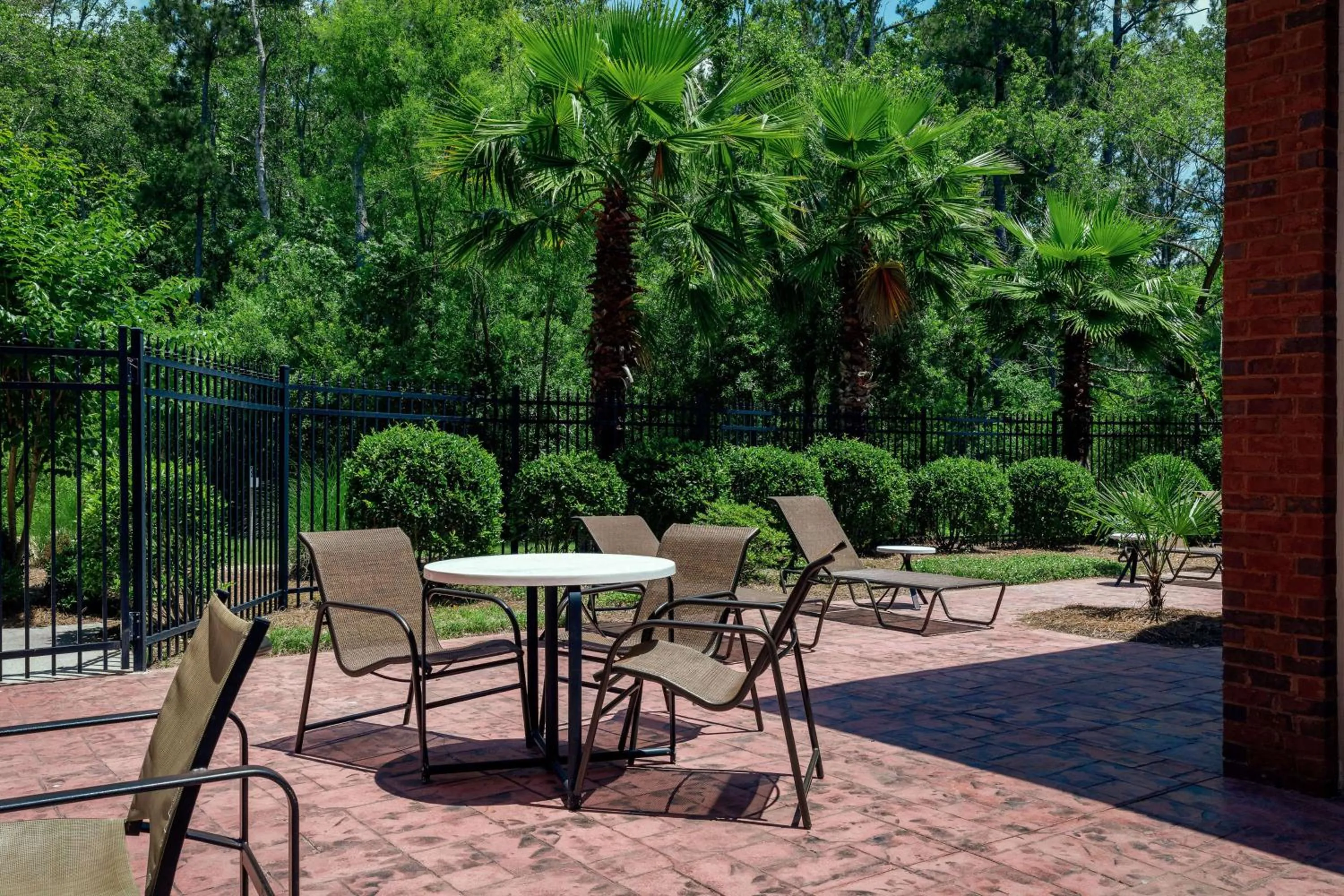 Inner courtyard view in DoubleTree by Hilton Hotel Savannah Airport