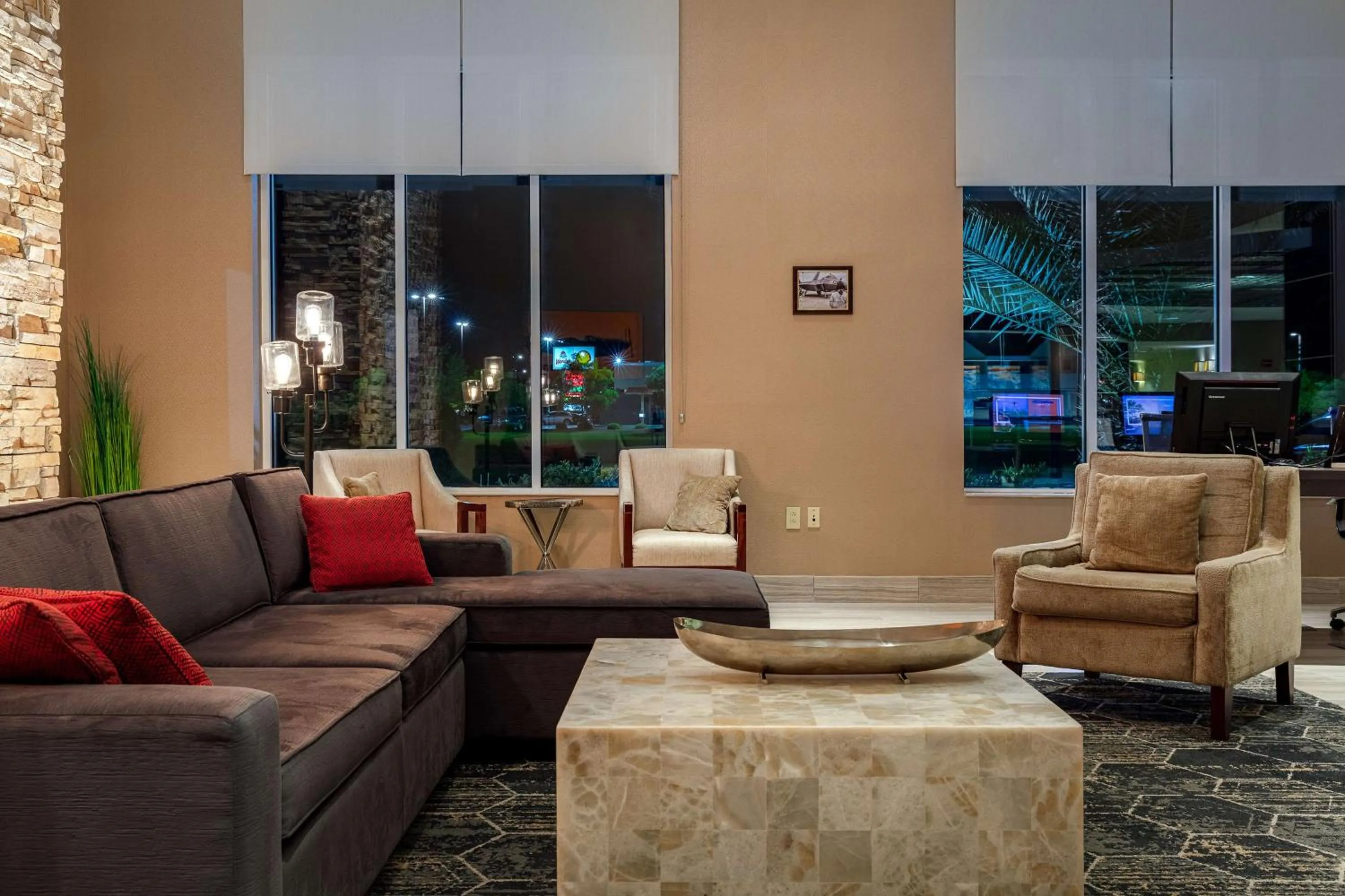 Lobby or reception in DoubleTree by Hilton Hotel Savannah Airport