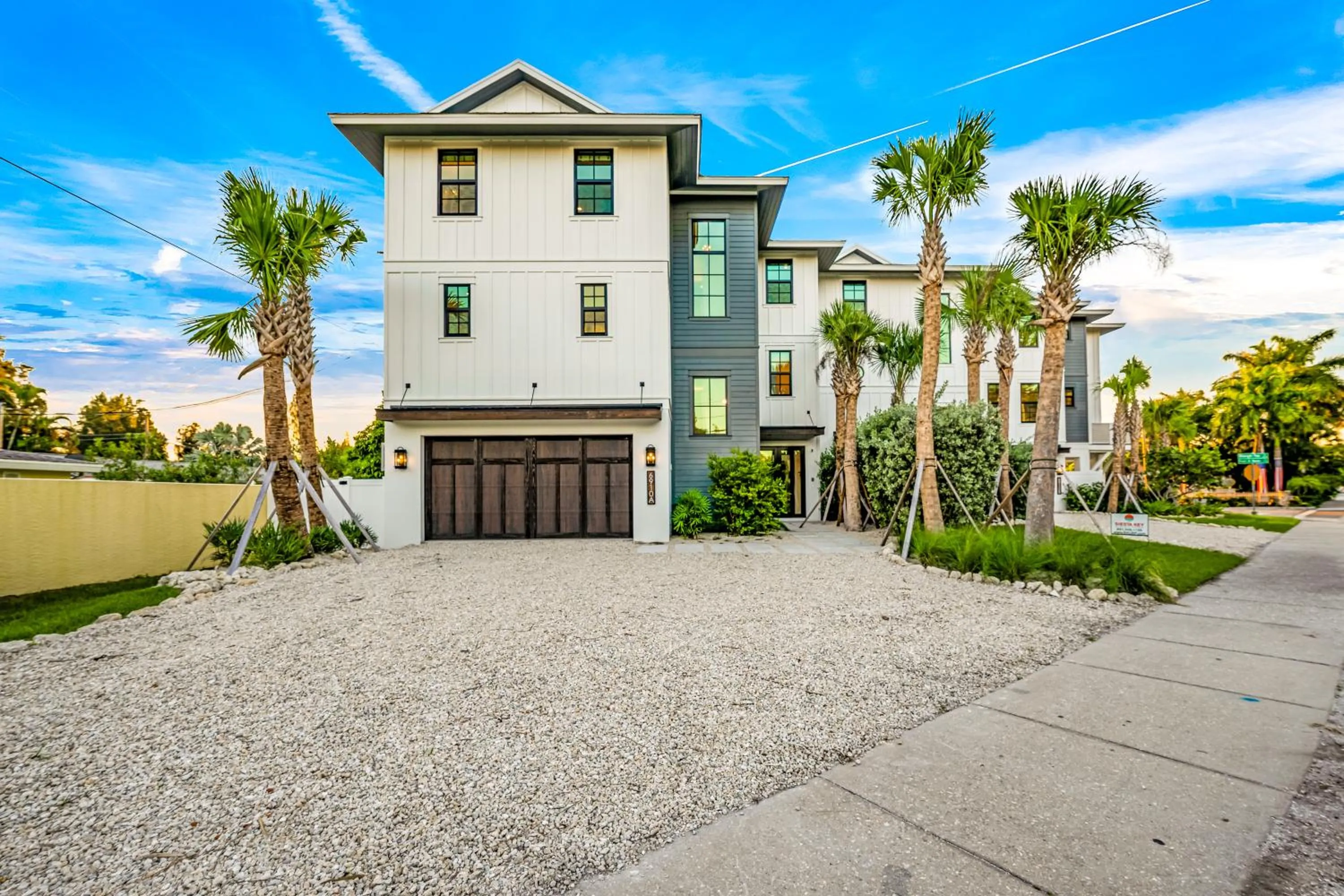Property building in Crescent Beach House