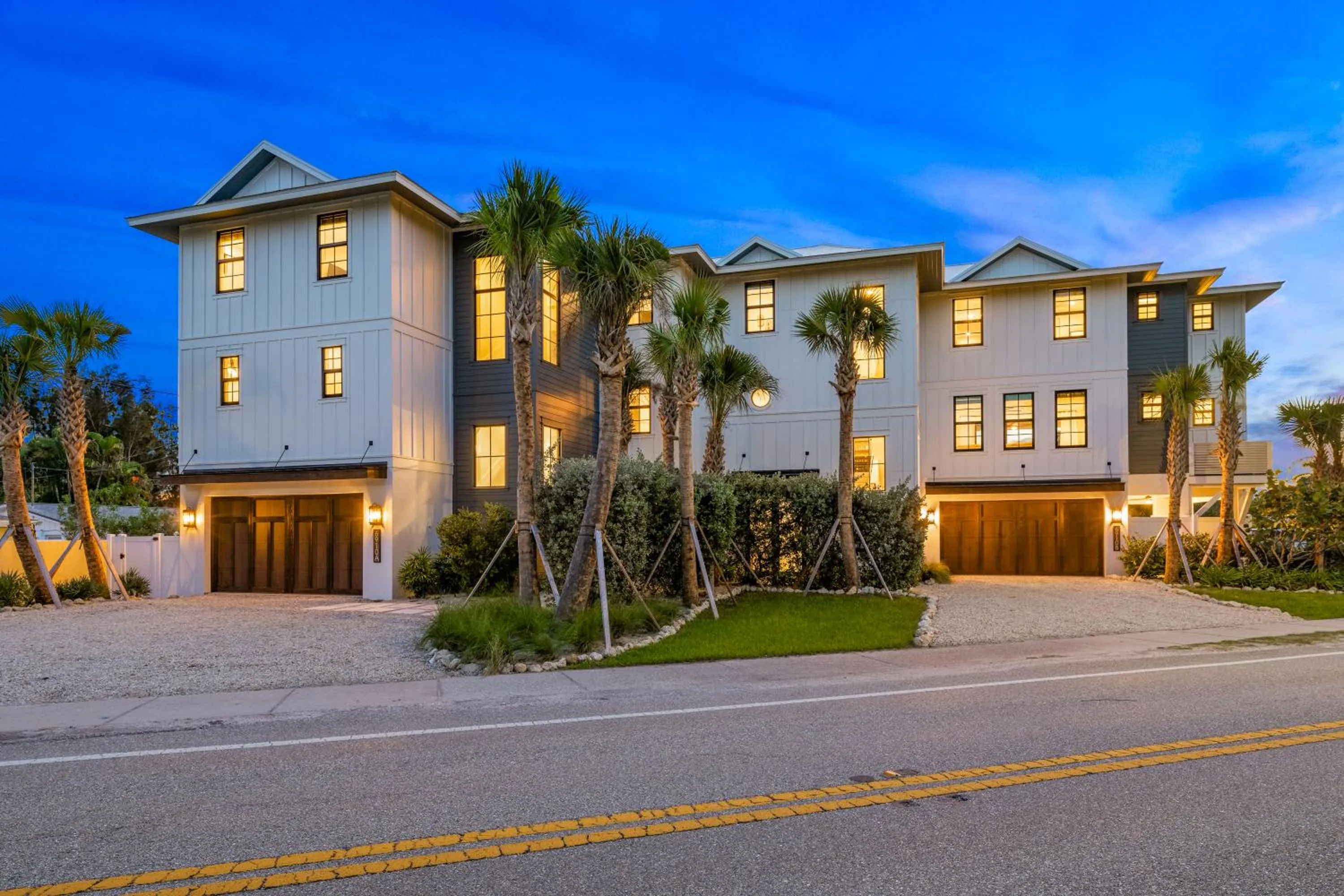 Property building in Crescent Beach House