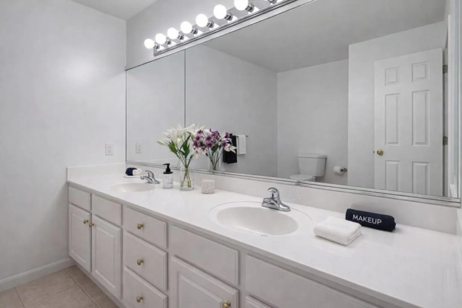 Luxury Villa with Hot Tub, Two Fire Pits, King Bed Suite, Game Room & Fenced Yard