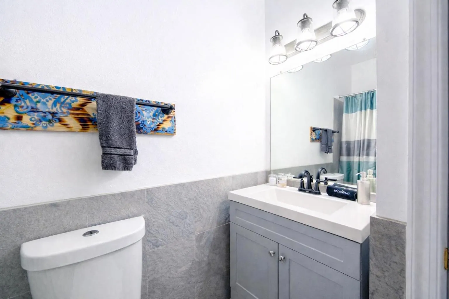 Luxury Villa with Hot Tub, Two Fire Pits, King Bed Suite, Game Room & Fenced Yard