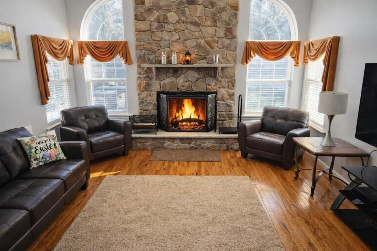 Luxury Villa with Hot Tub, Two Fire Pits, King Bed Suite, Game Room & Fenced Yard