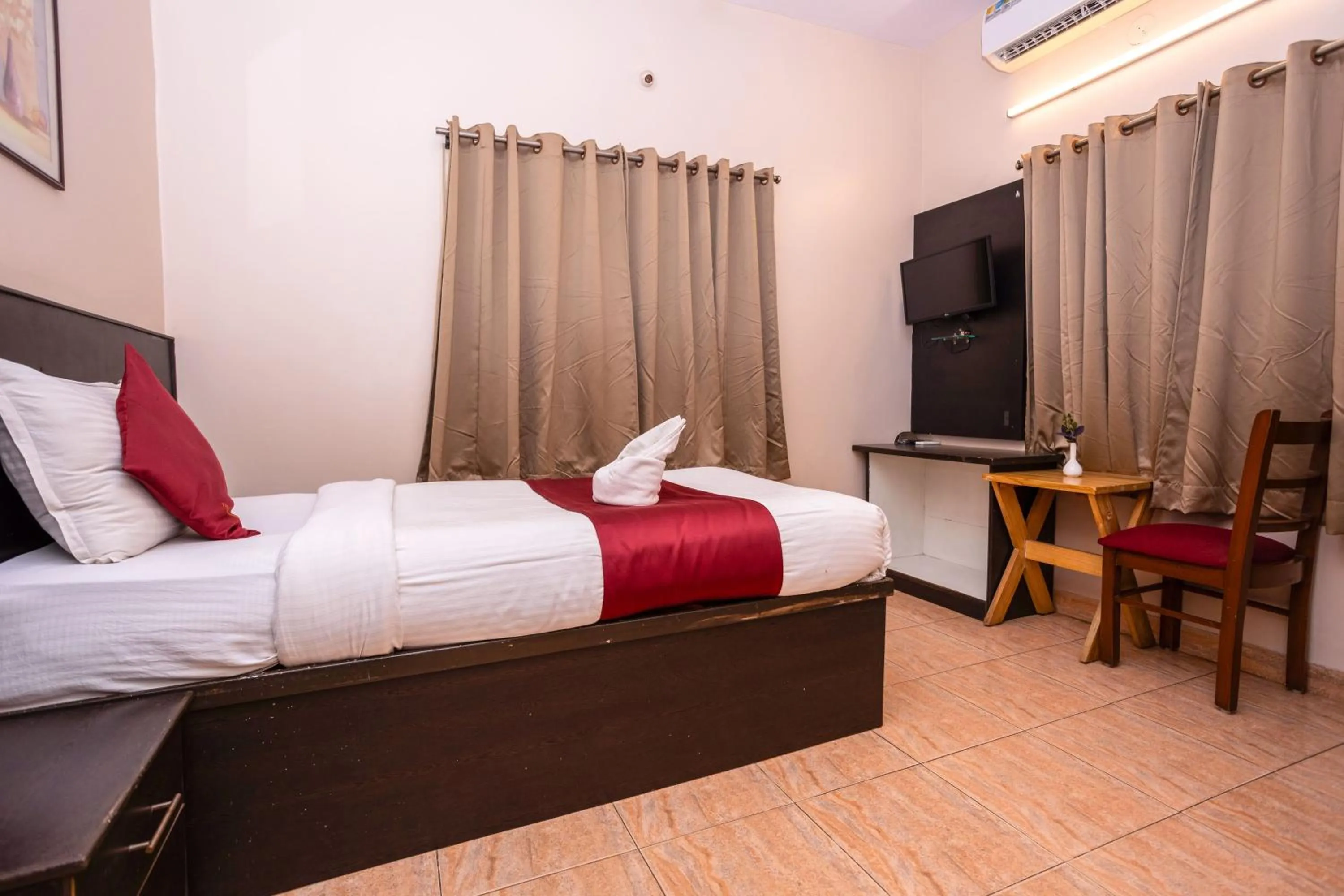 Photo of the whole room, Bed in The Residency Marathahalli