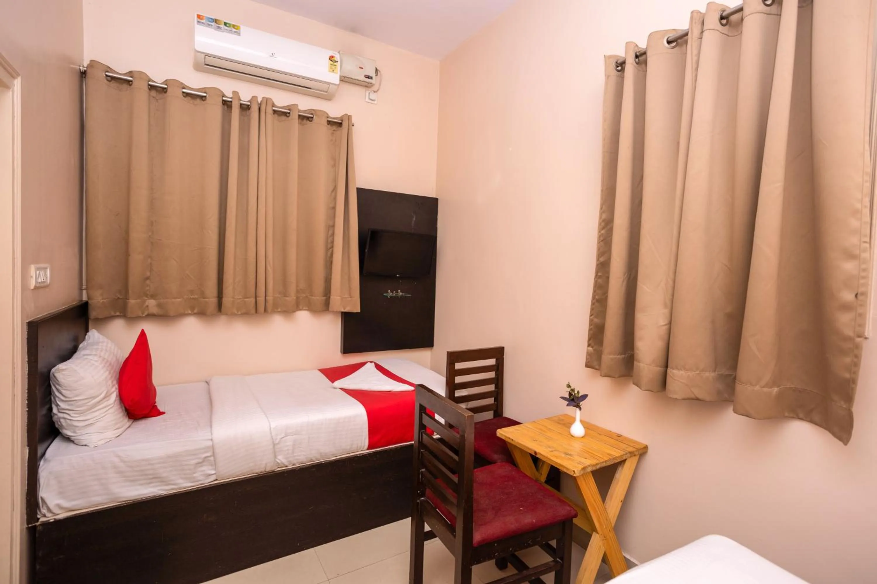 Photo of the whole room, Bed in The Residency Marathahalli