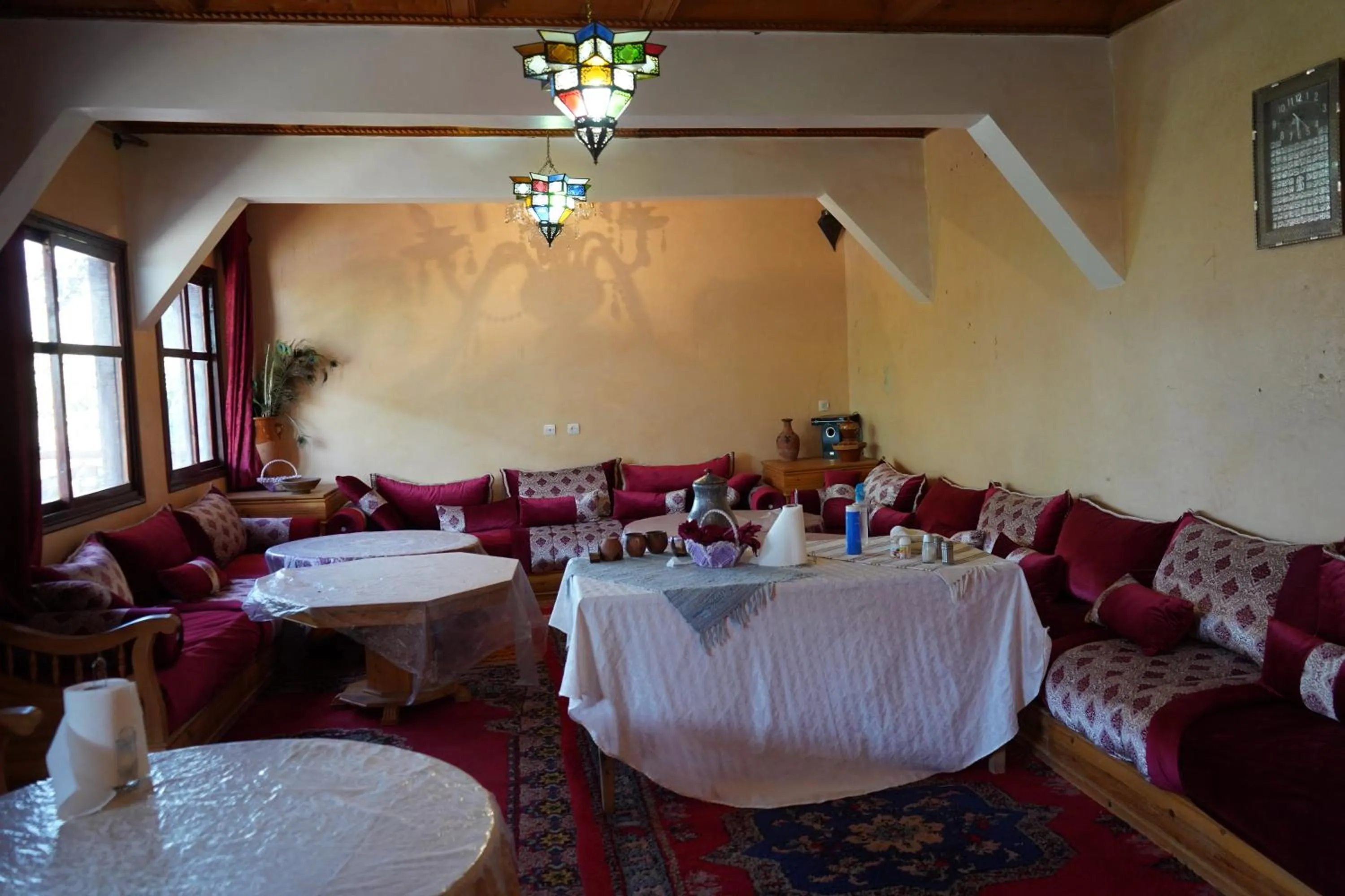 Restaurant/places to eat in Chez Imnir