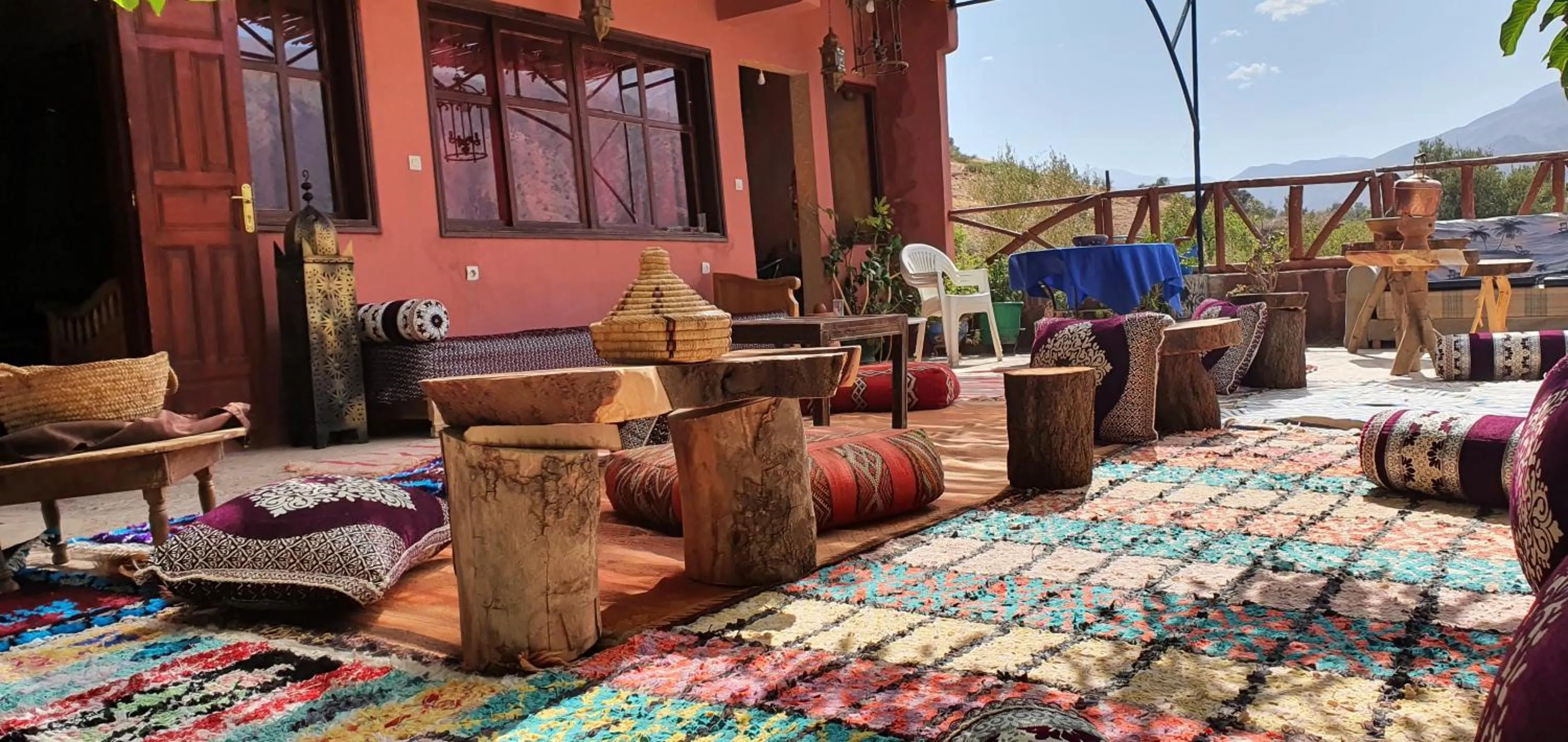 Restaurant/places to eat in Chez Imnir